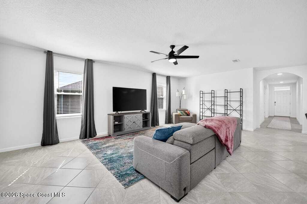 211 Guinevere Drive SW