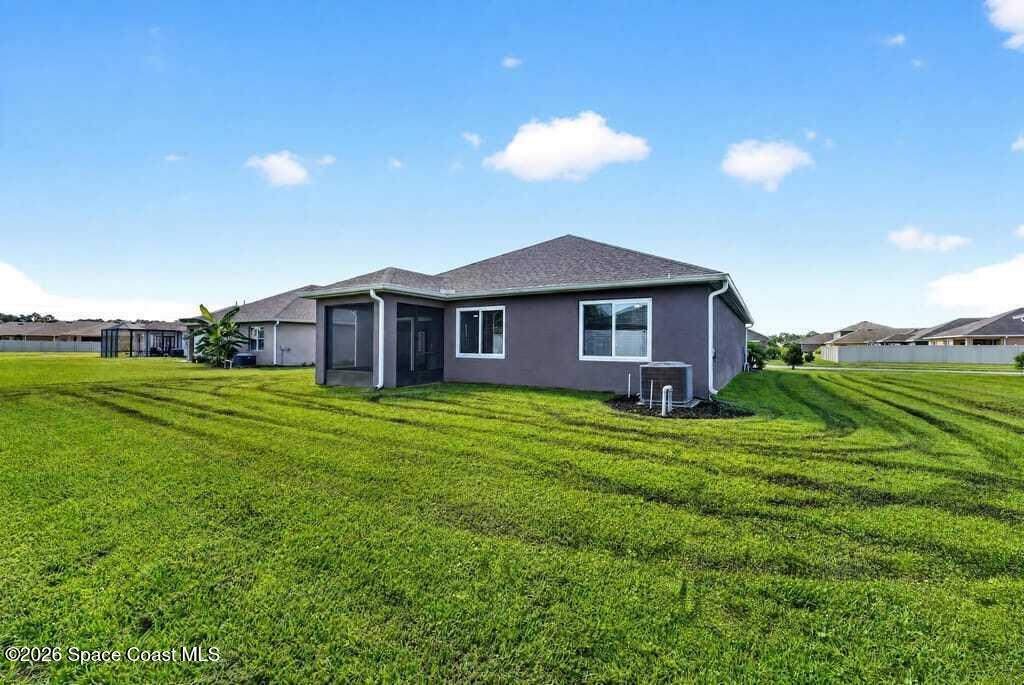 211 Guinevere Drive SW