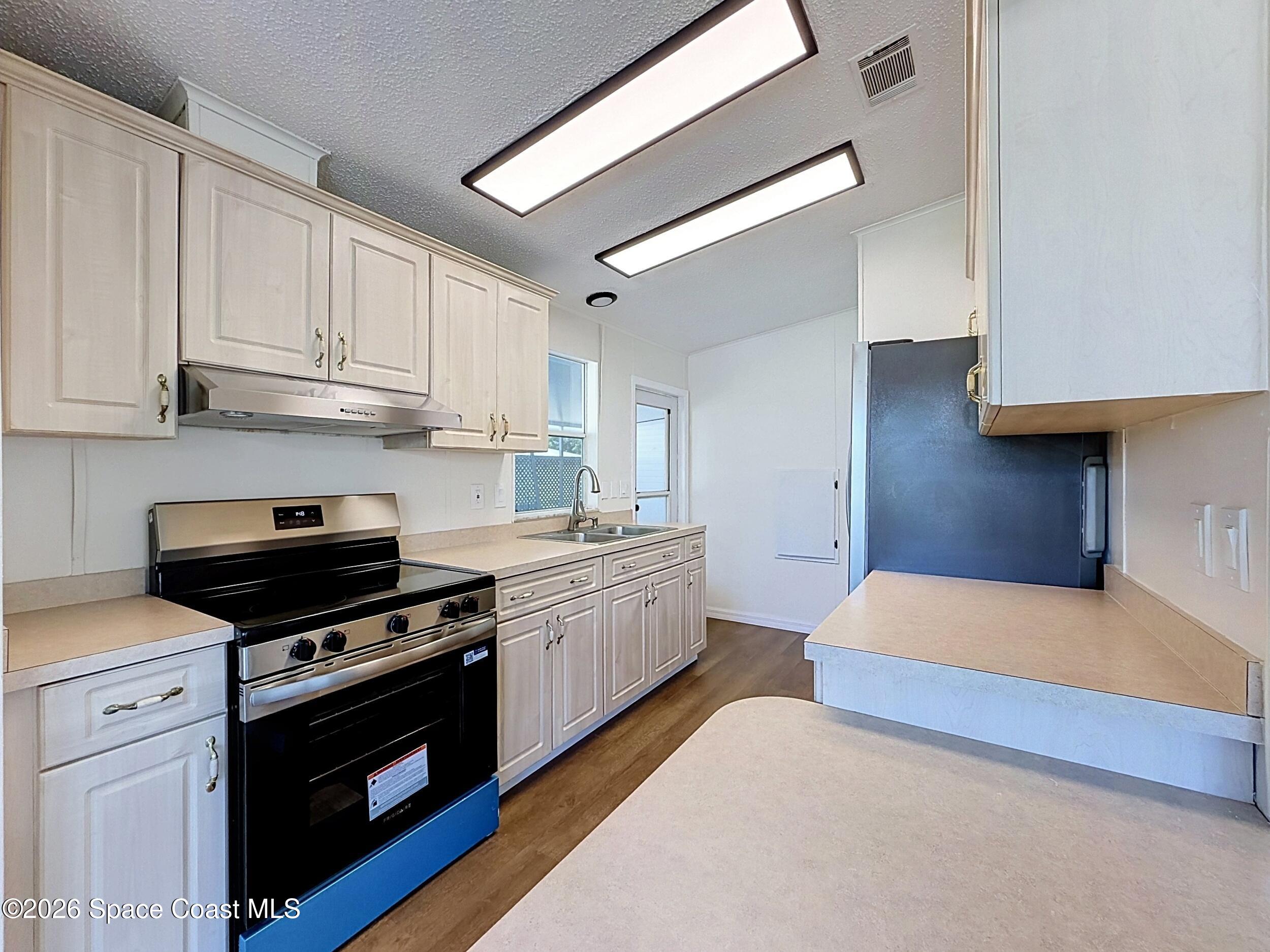 553 N Marlin Circle