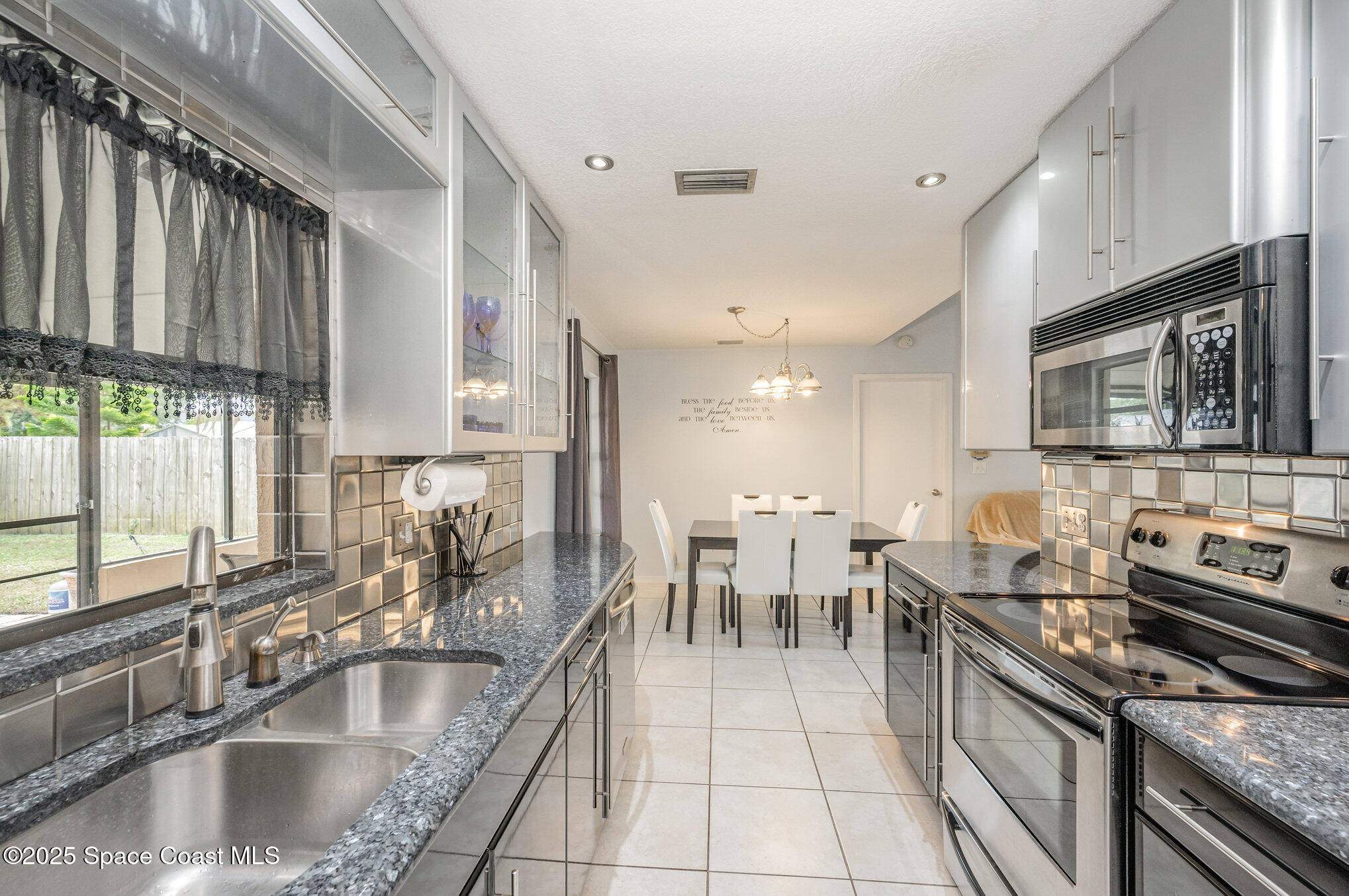 220 Cinnamon Lake Circle