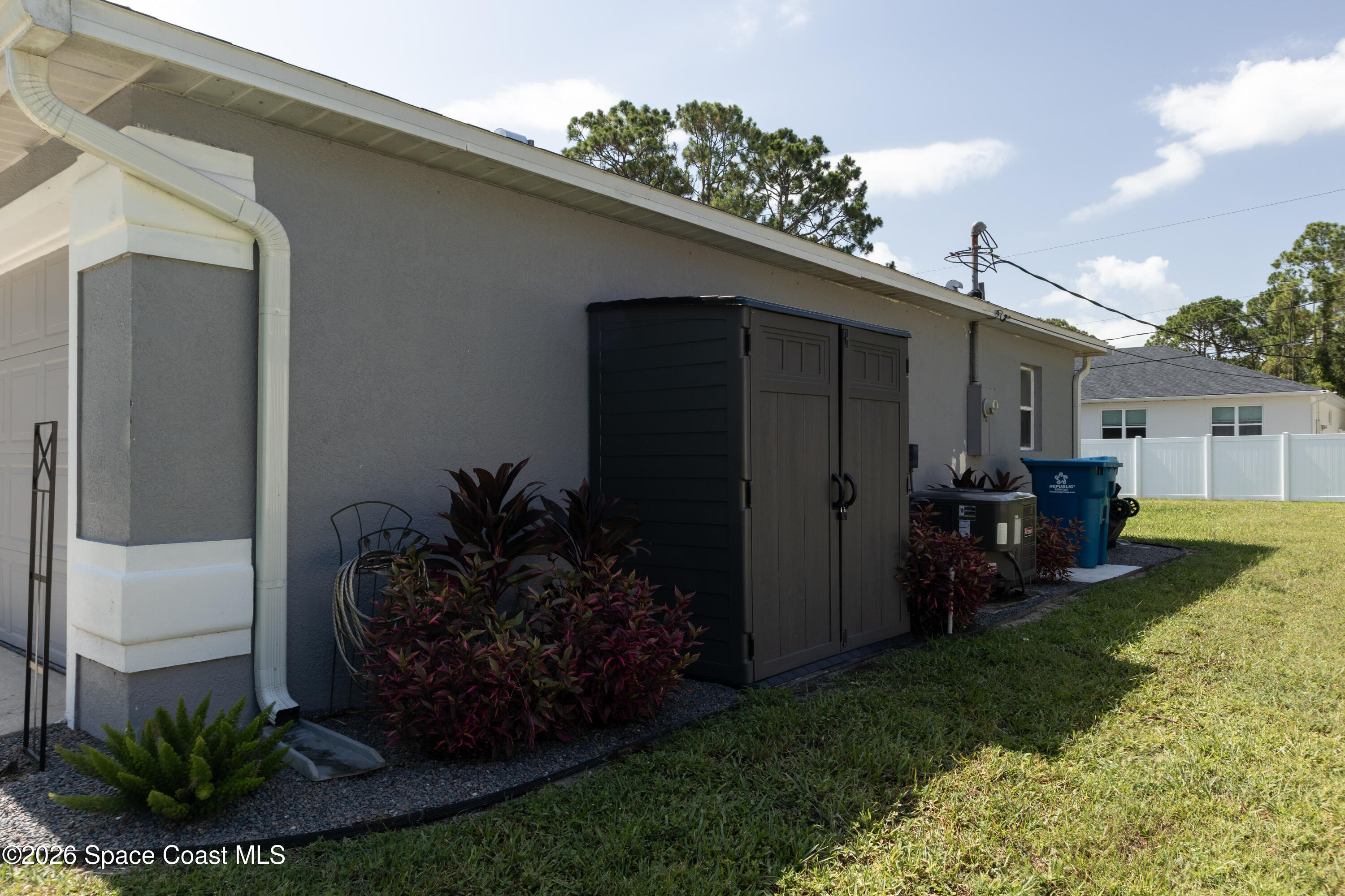 1572 Holbrook Road NW