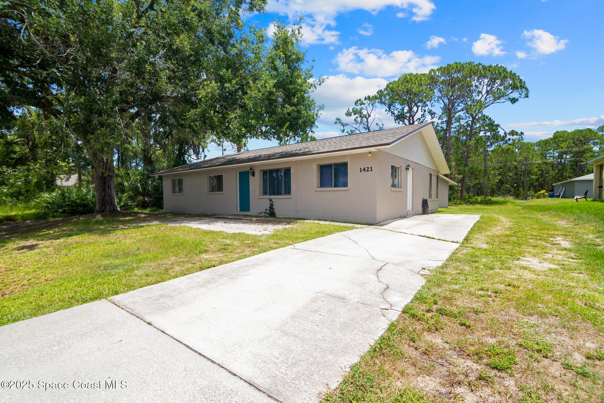 1421 Degroodt Road SW