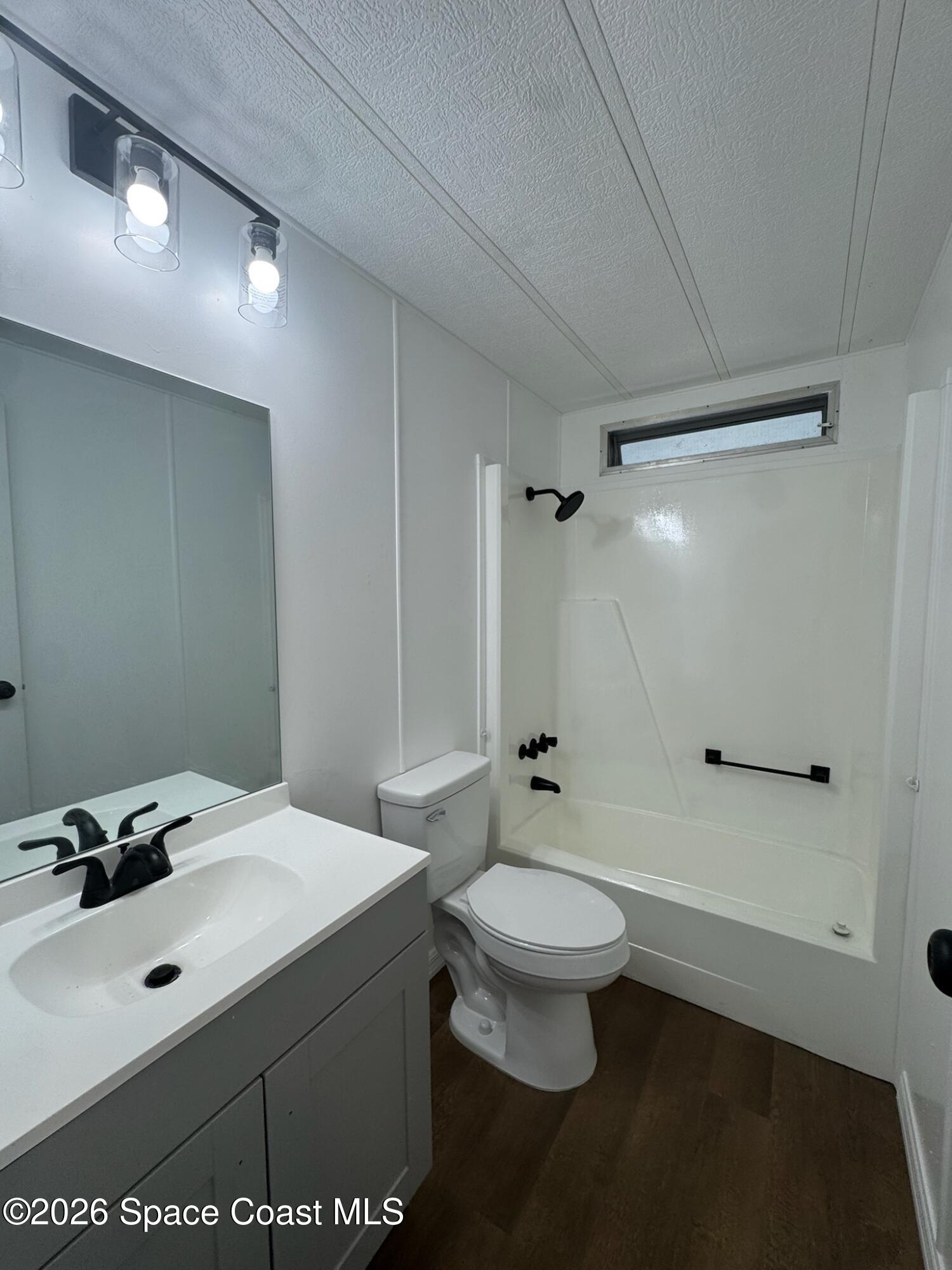 1973 Mango Street NE