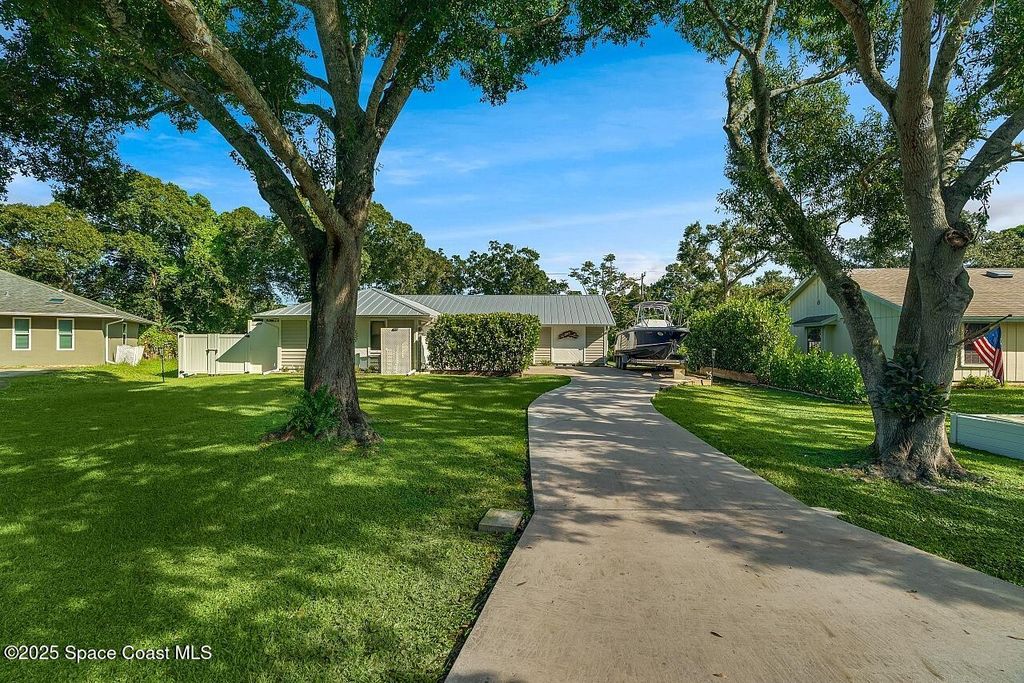 Photo of 781 24th Square, Vero Beach, FL 32962 (MLS # 1059023)