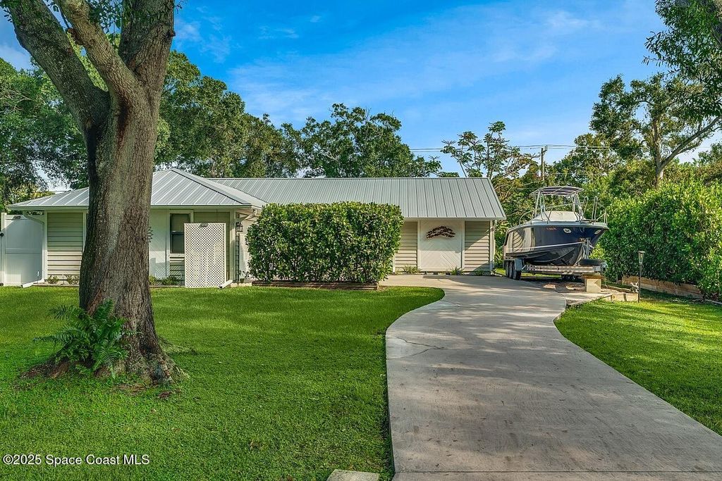 Photo of 781 24th Square, Vero Beach, FL 32962 (MLS # 1059023)