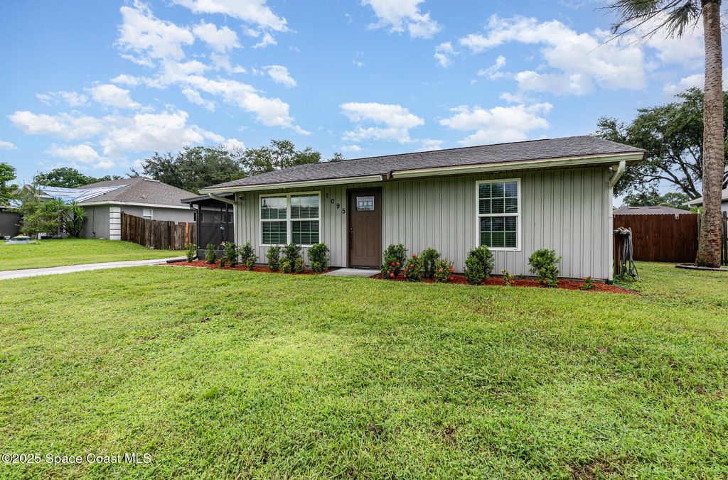 Photo of 1095 Dorchester Road NW, Palm Bay, FL 32907 (MLS # 1057903)