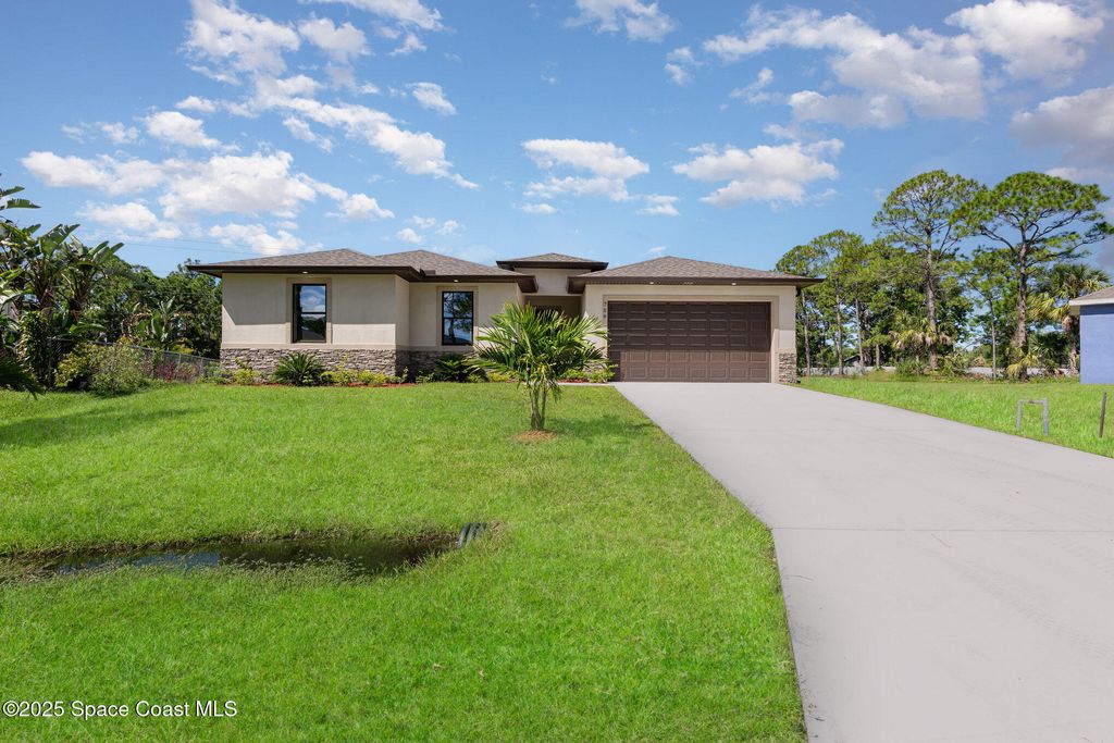 Photo of 1319 Schneider Street SW, Palm Bay, FL 32908 (MLS # 1058947)