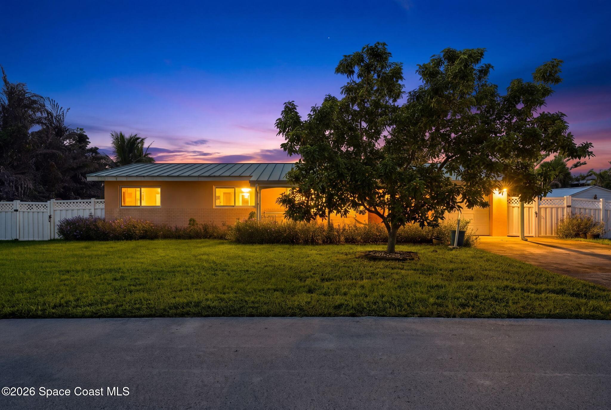 6 Venetian Way B