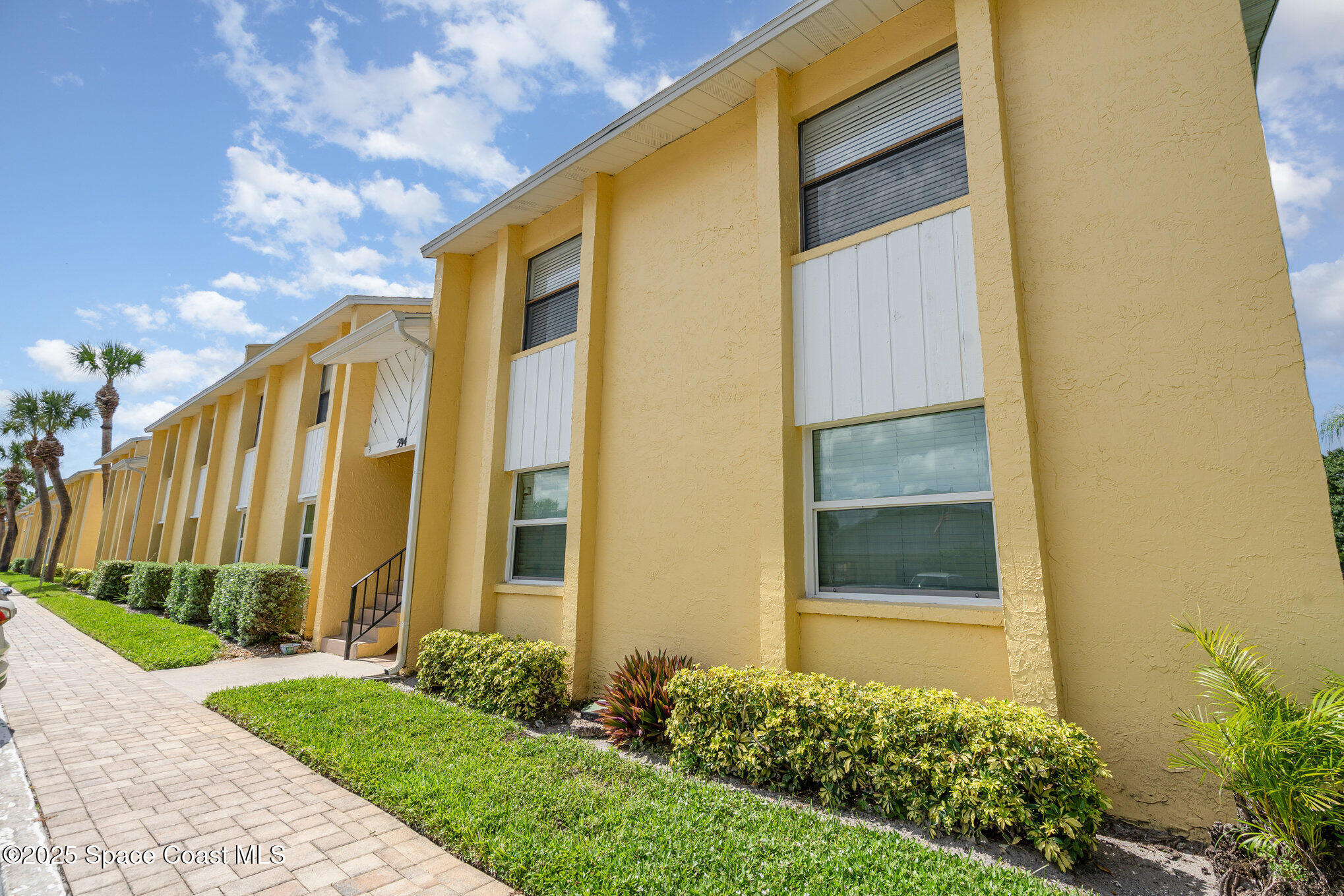 594 N Wickham Road 4