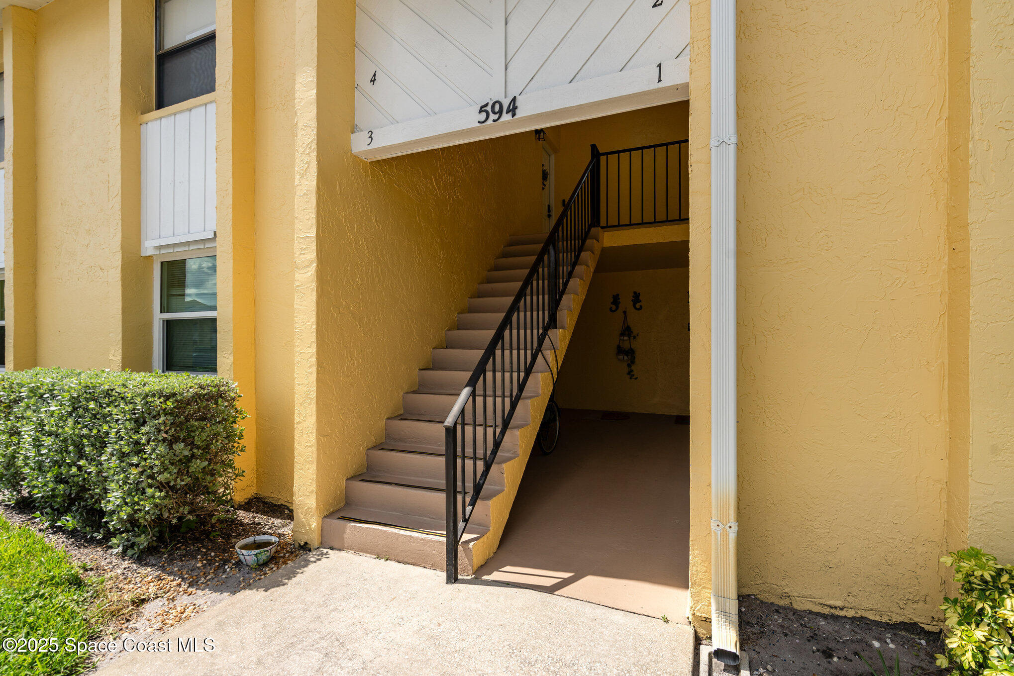 594 N Wickham Road 4