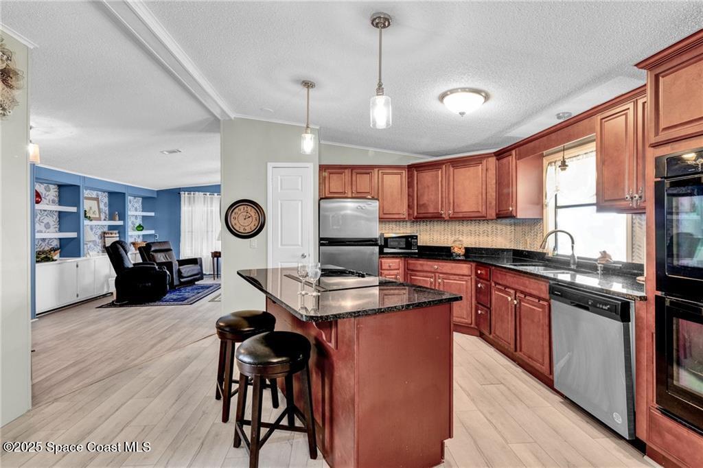 729 Gladiolus Drive