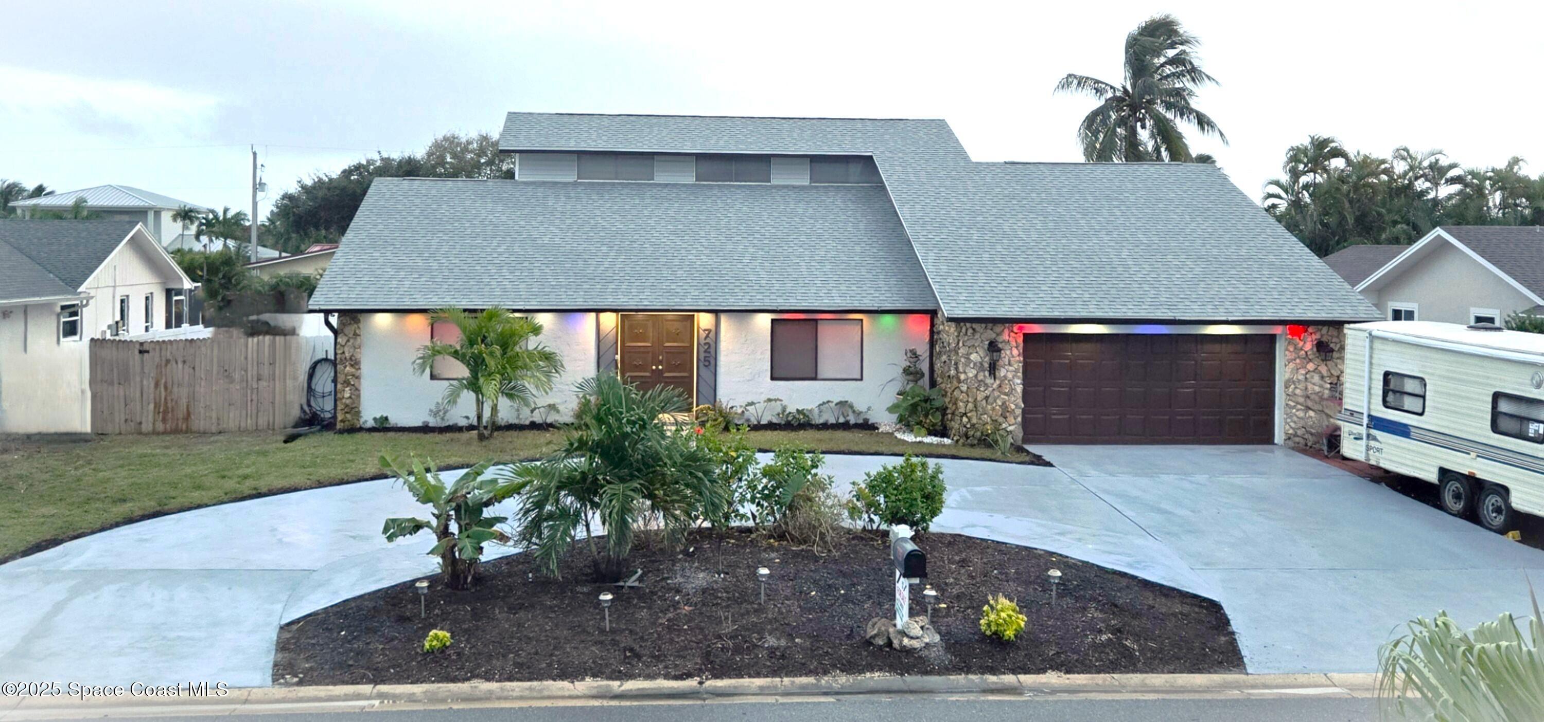 725 Puesta Del Sol Plaza