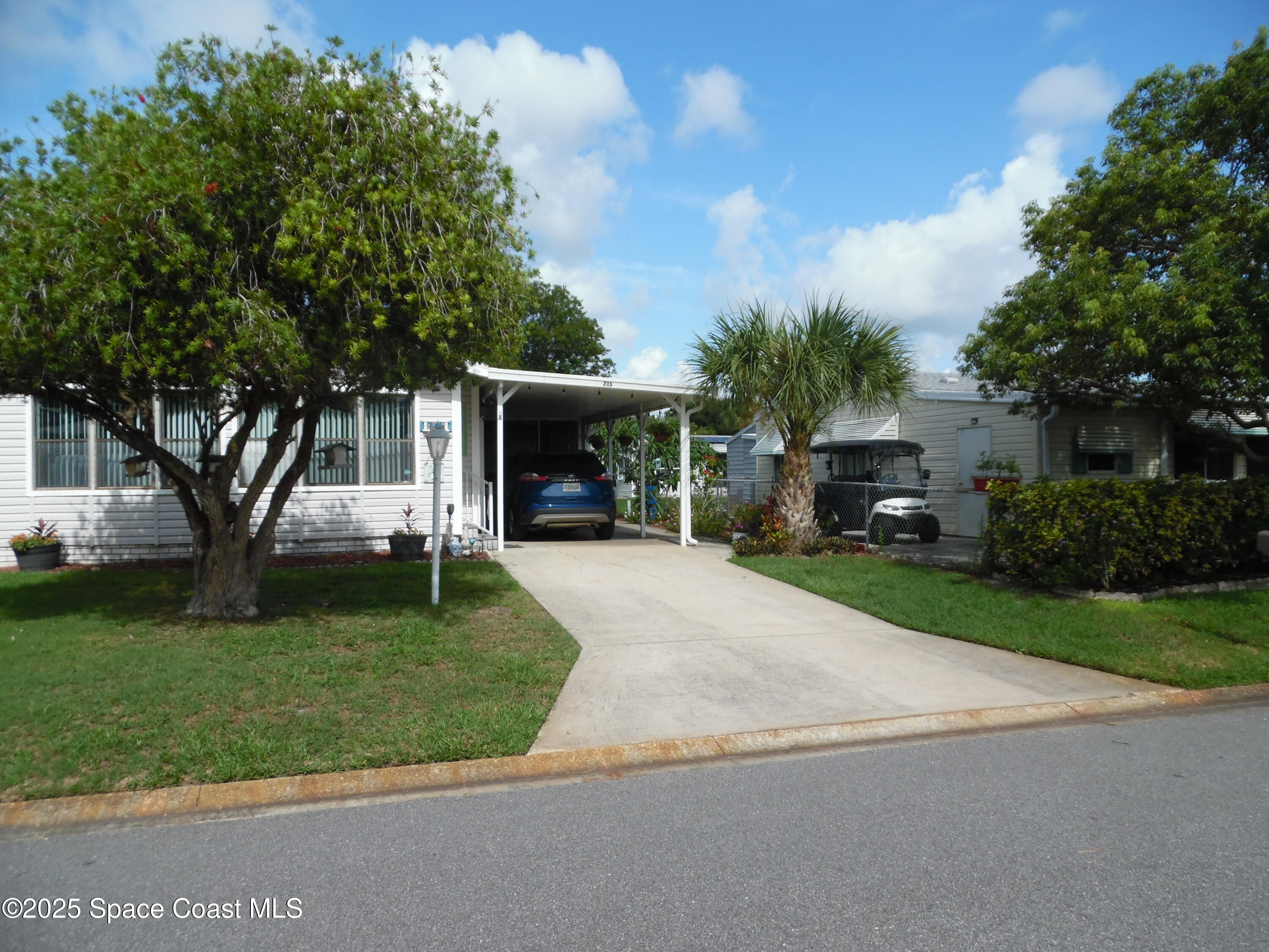 715 Gladiolus Drive E