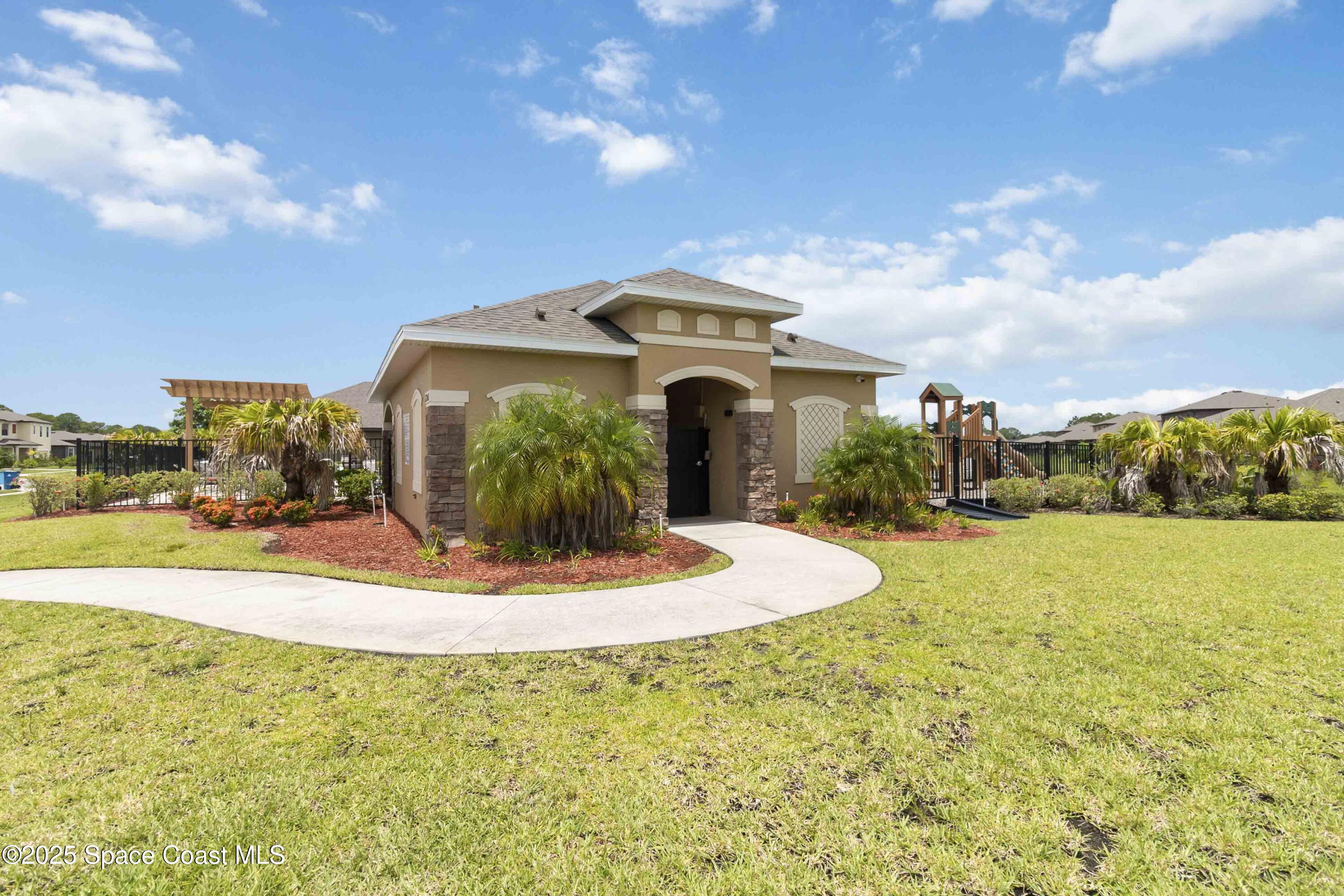 1669 Mineral Loop Drive NW