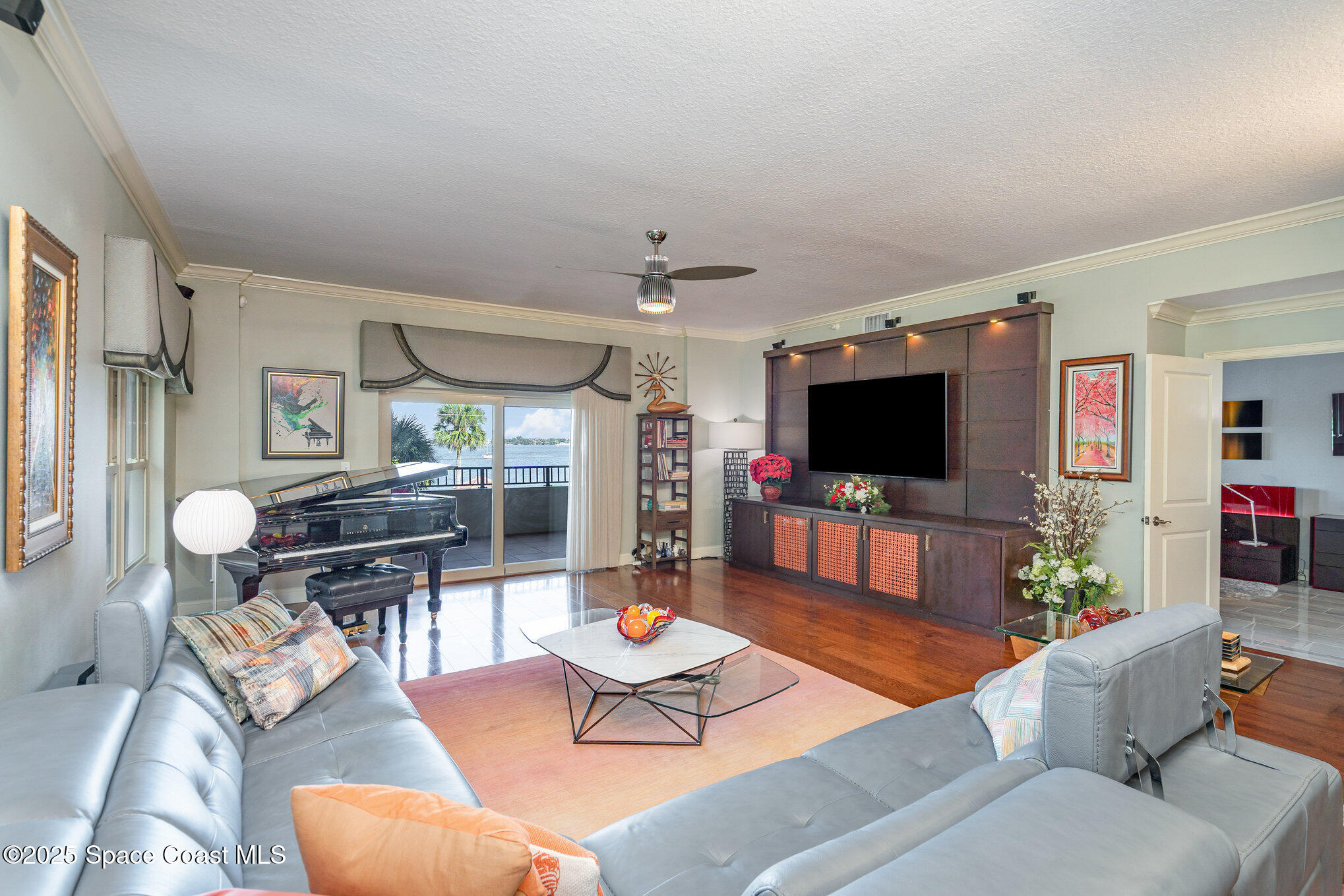 29 Riverside Drive 203