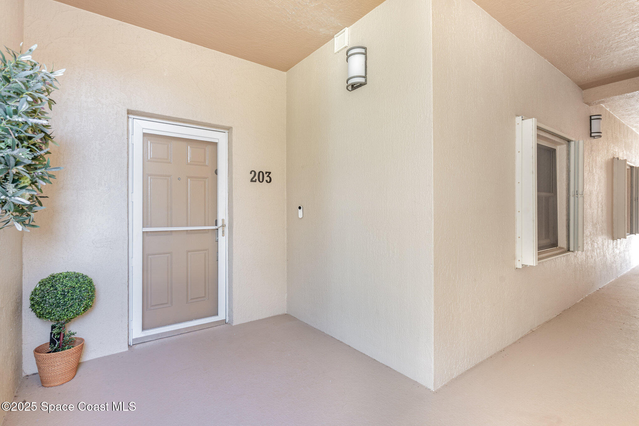 29 Riverside Drive 203