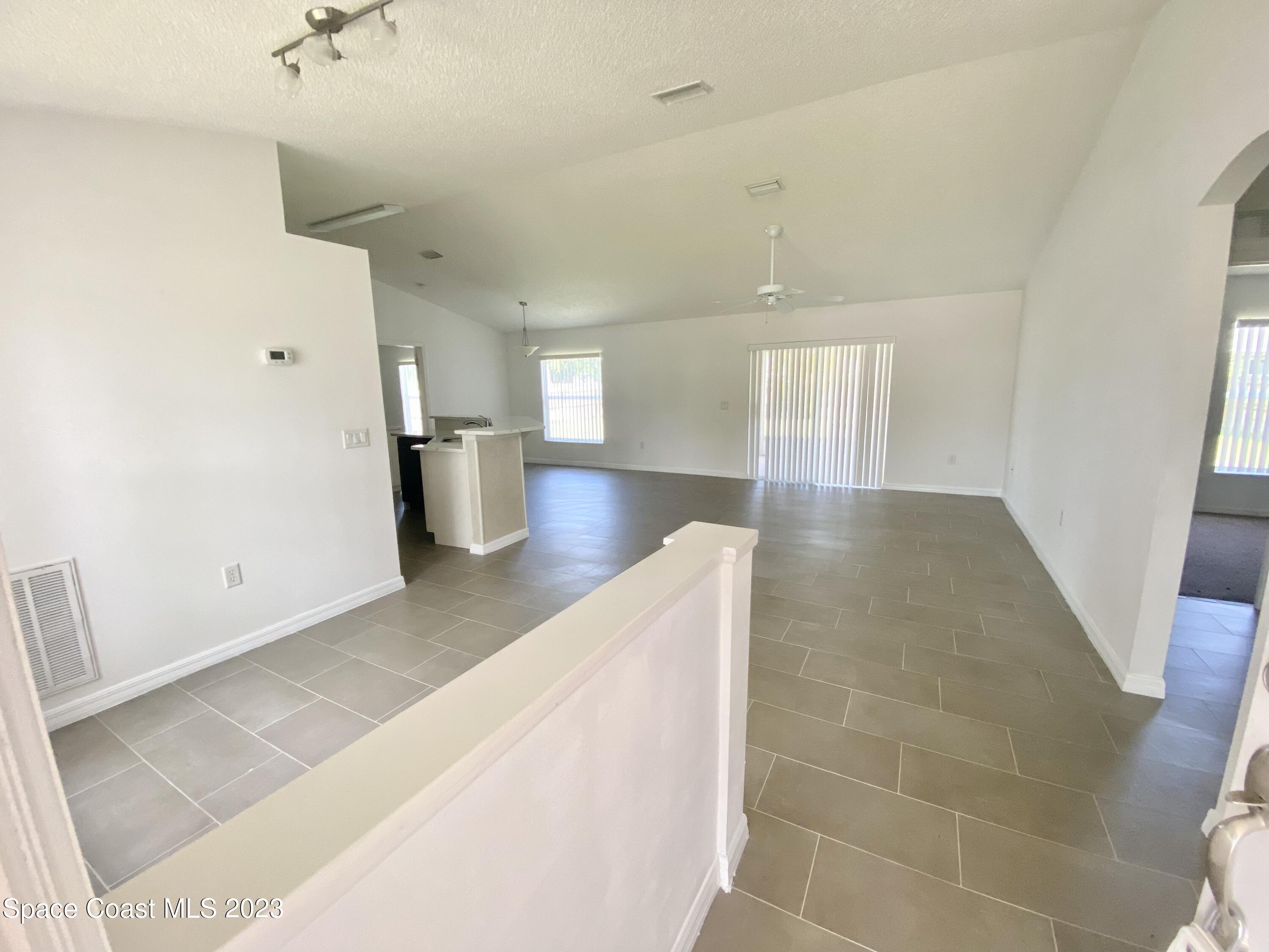 347 Americana Boulevard NE