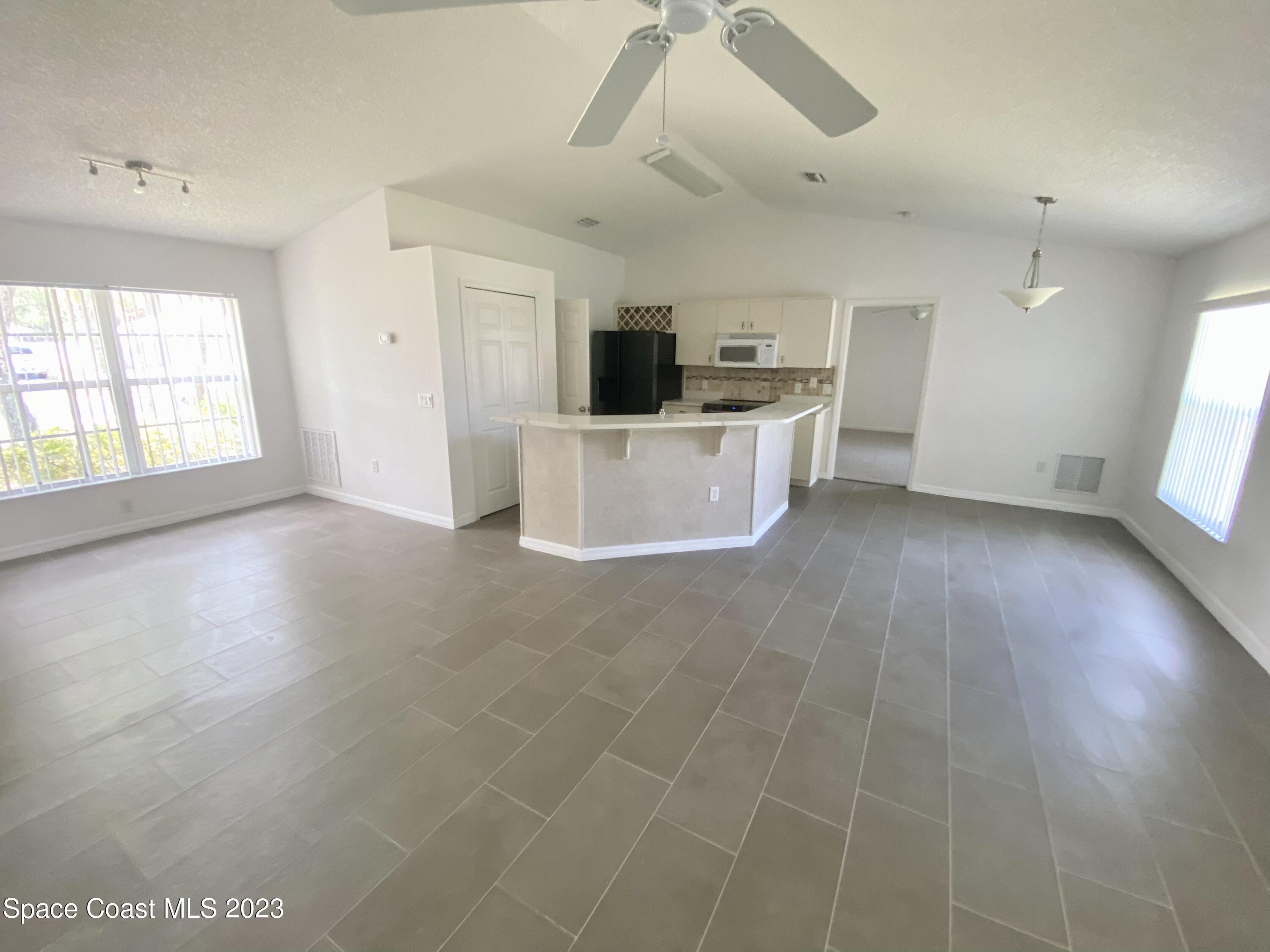 347 Americana Boulevard NE