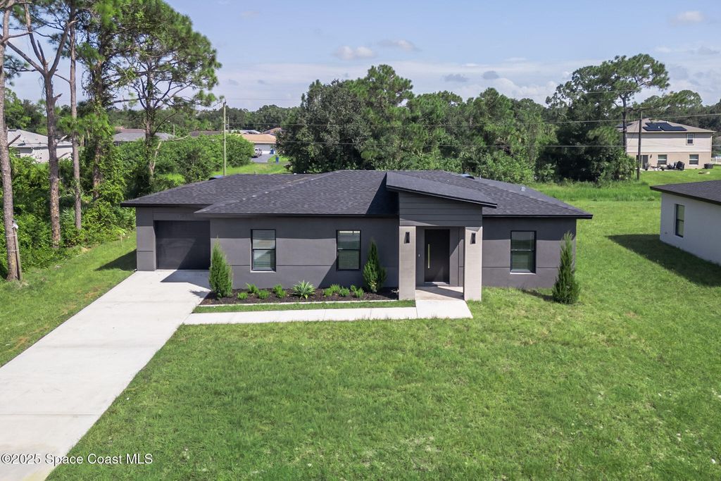 Photo of 743 Darby Avenue SW, Palm Bay, FL 32908 (MLS # 1058744)