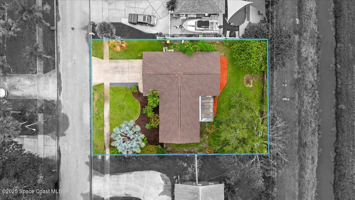 1527 Spruce Road