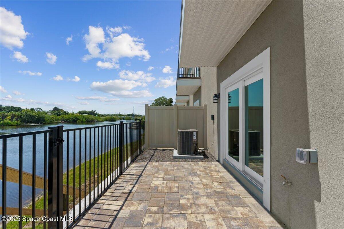 833 Paddleboard Court