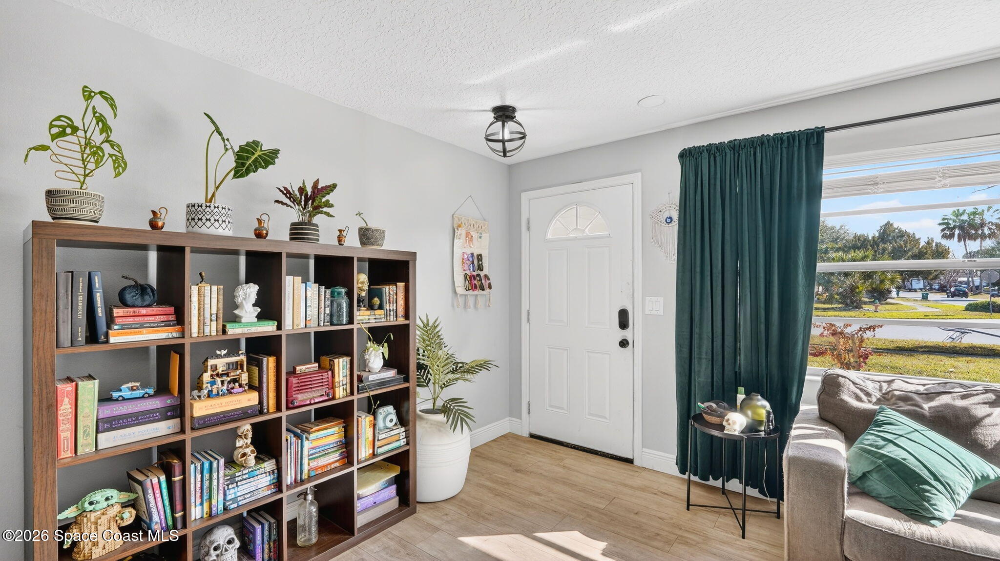 1021 Lakemoor Boulevard