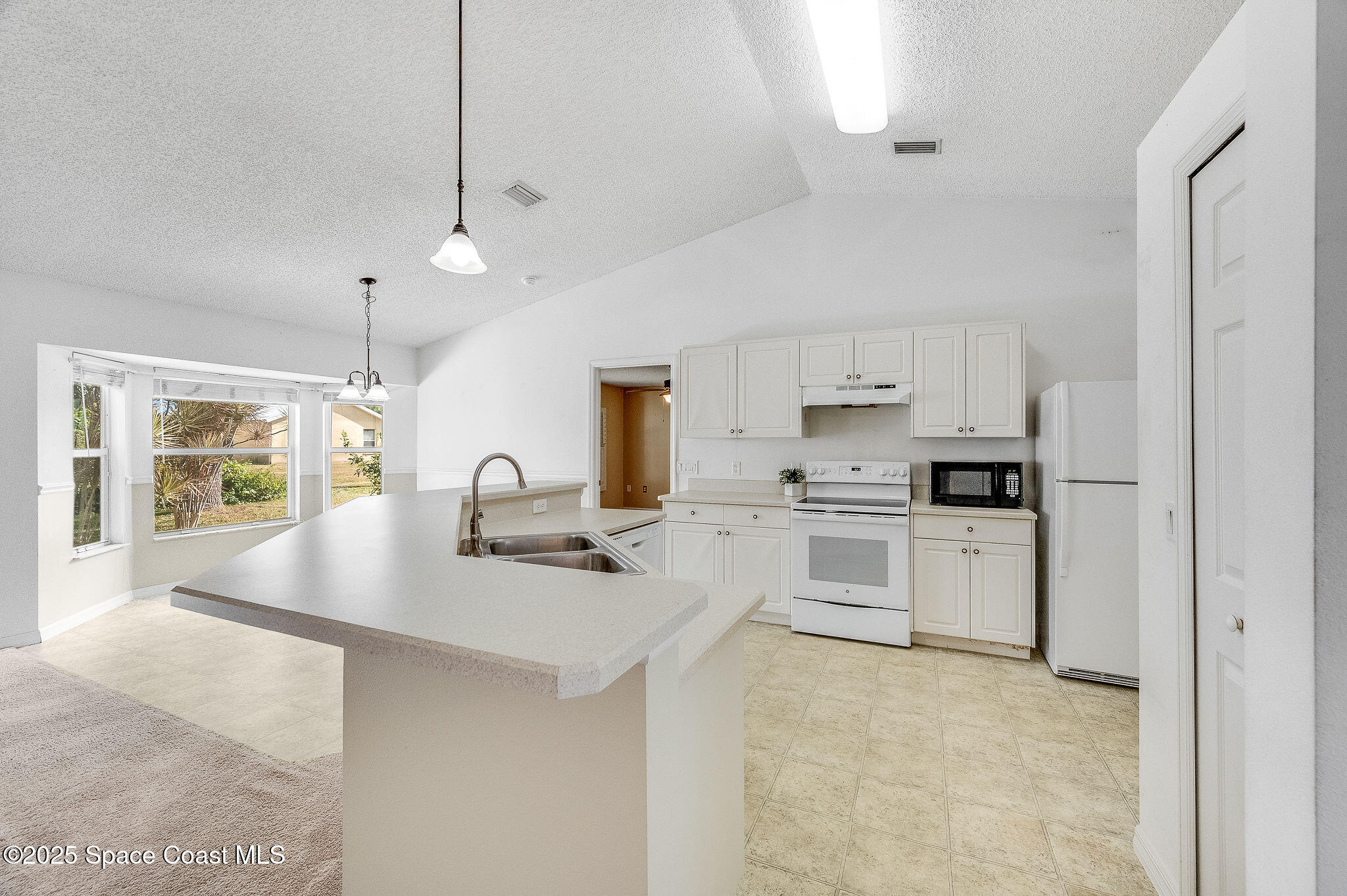 735 Crestline Lane NE