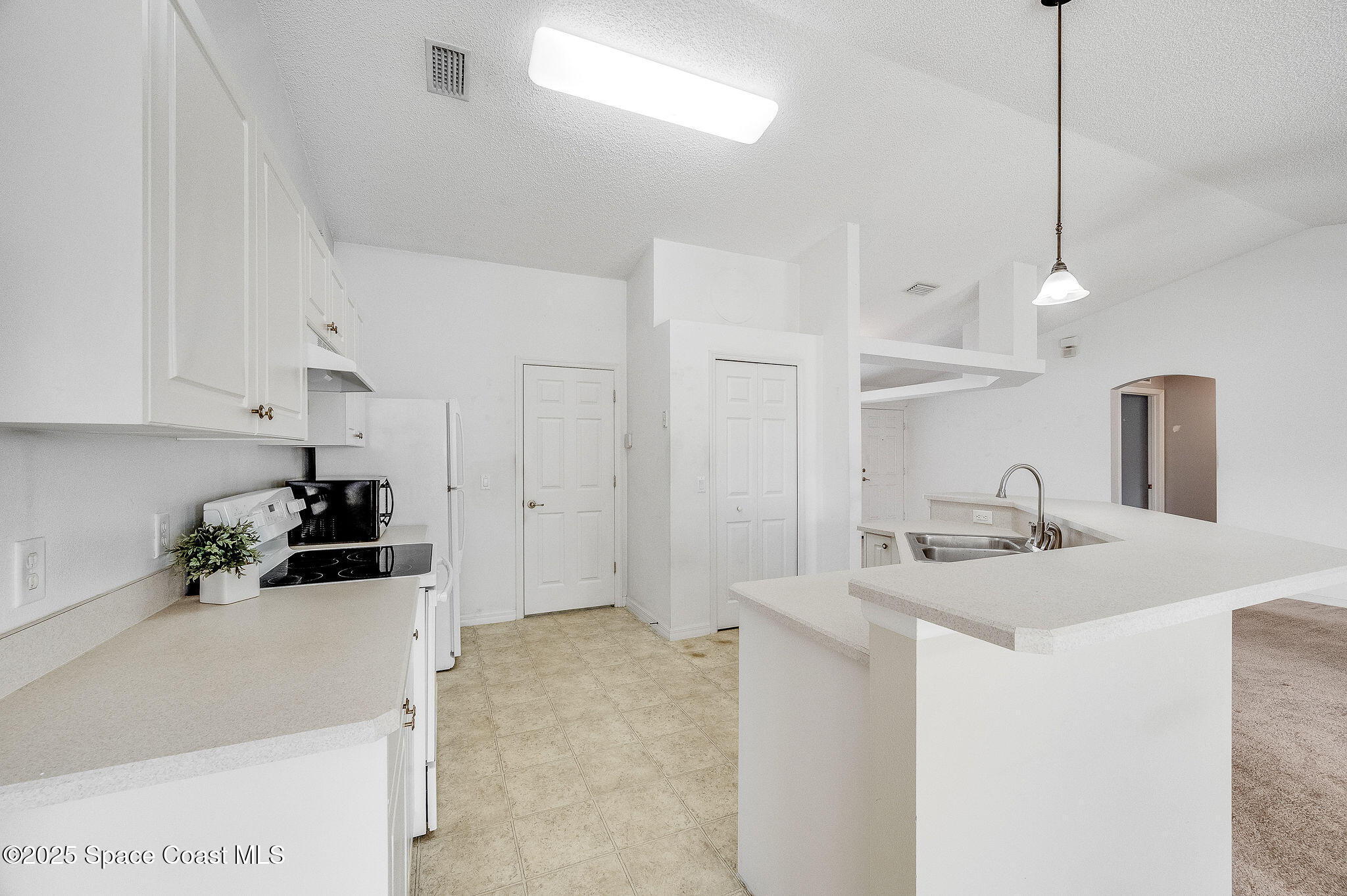 735 Crestline Lane NE