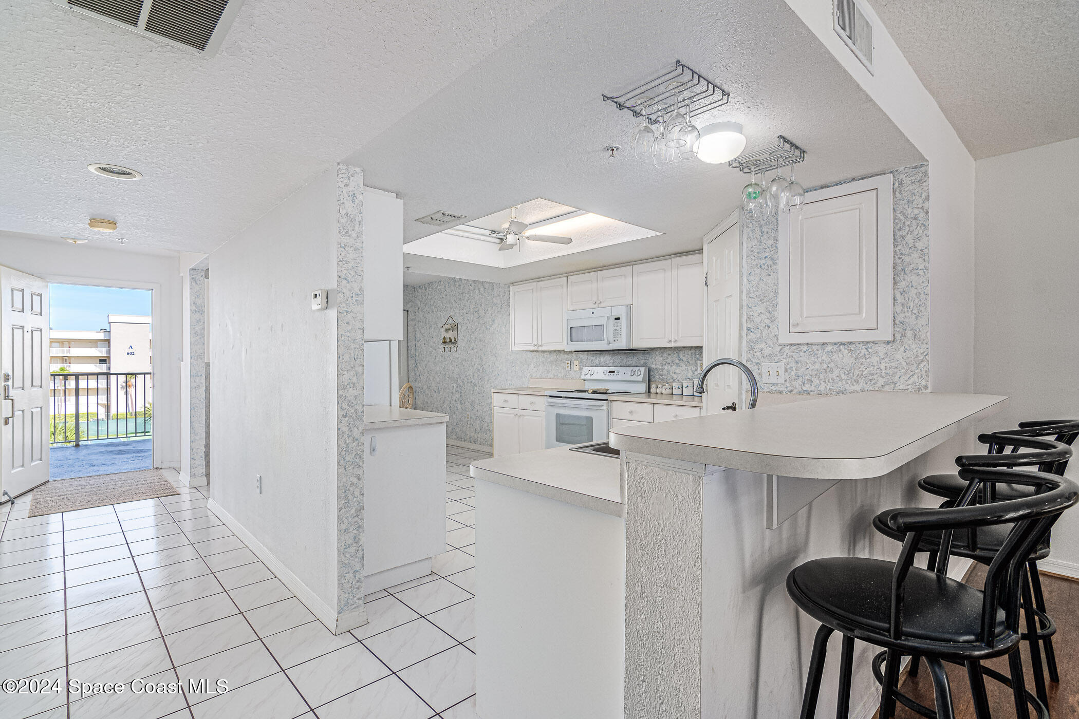 601 Shorewood Drive 402