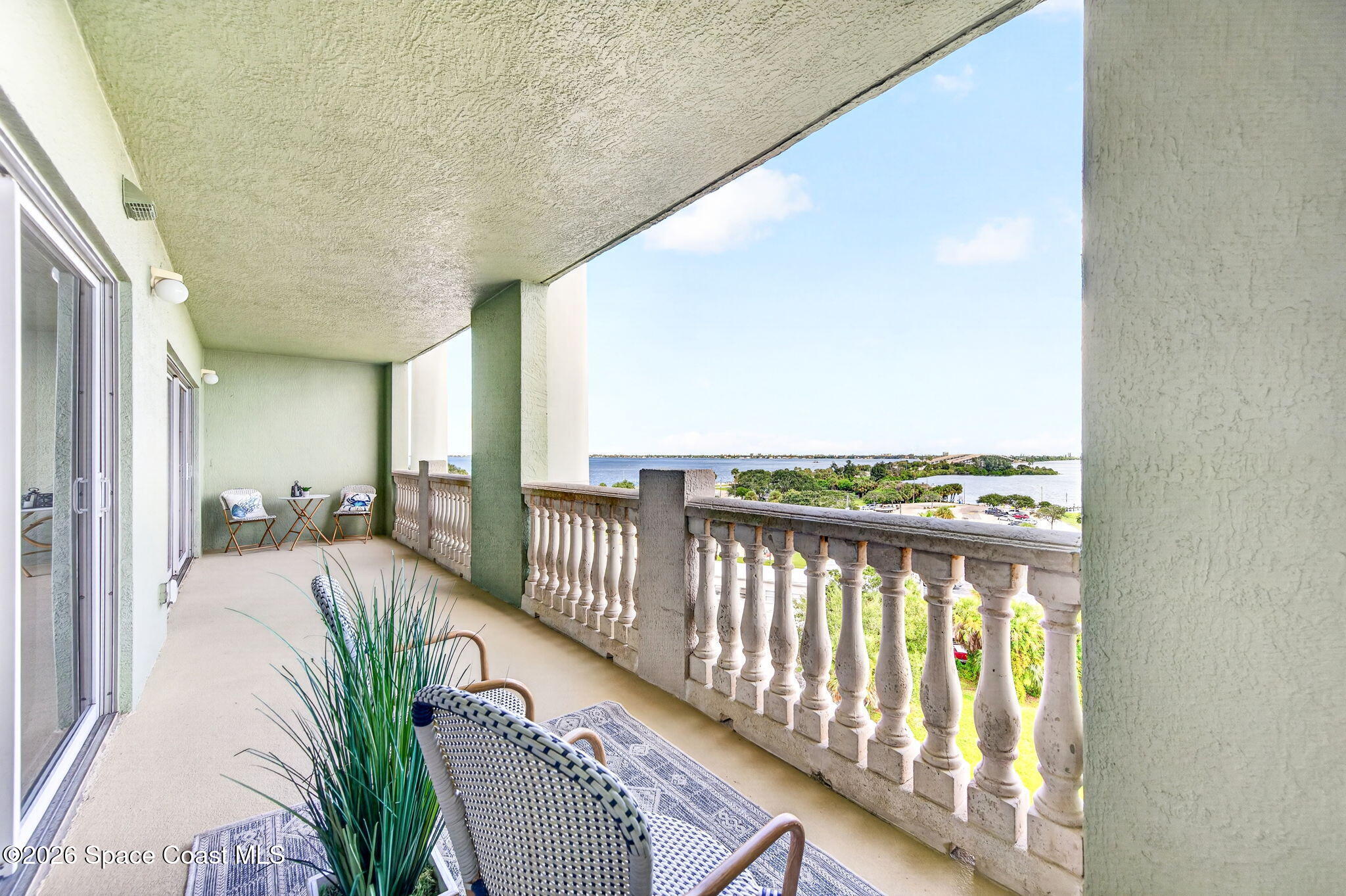 1211 E New Haven Avenue 703