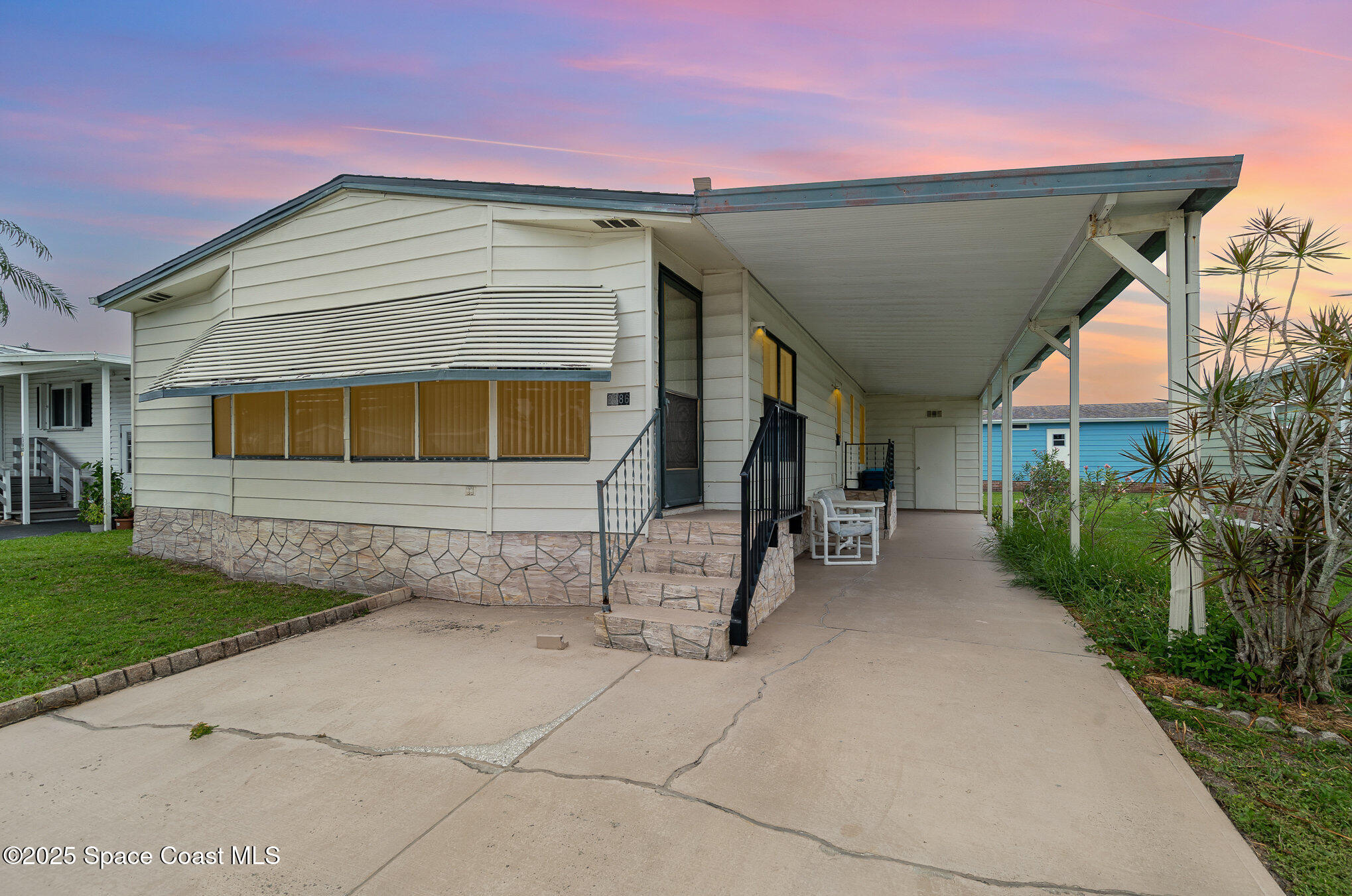 2386 Coconut Palm Drive NE