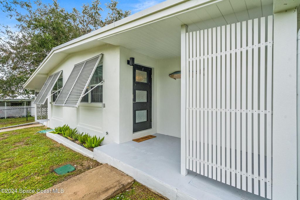 Photo of 154 21 Street SW, Vero Beach, FL 32962 (MLS # 1058601)