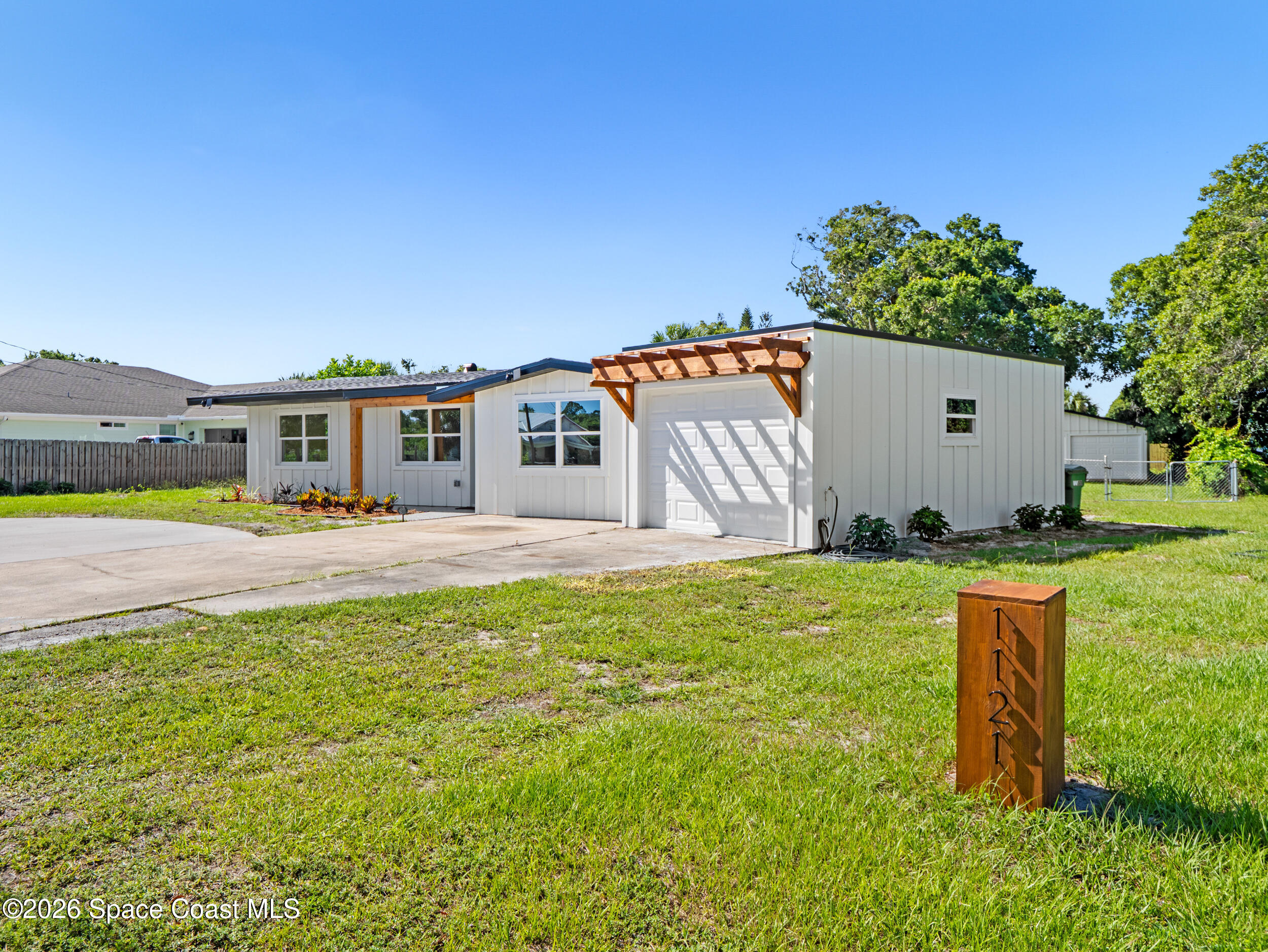 1121 Carlton Drive