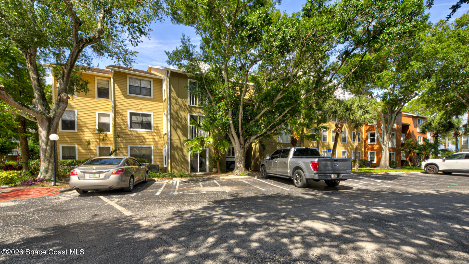 Sunset Bay 600 building front