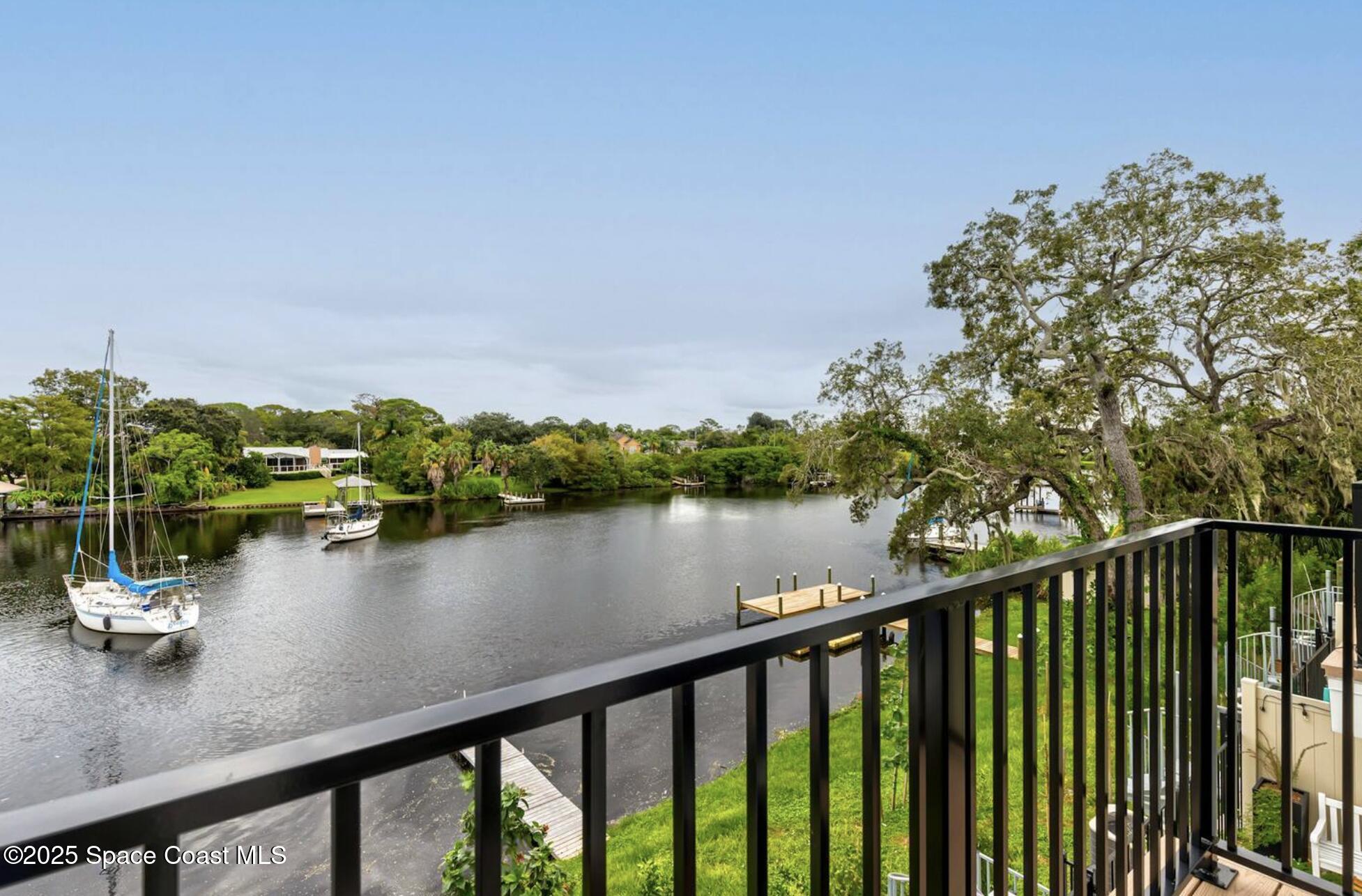 913 Paddleboard Court