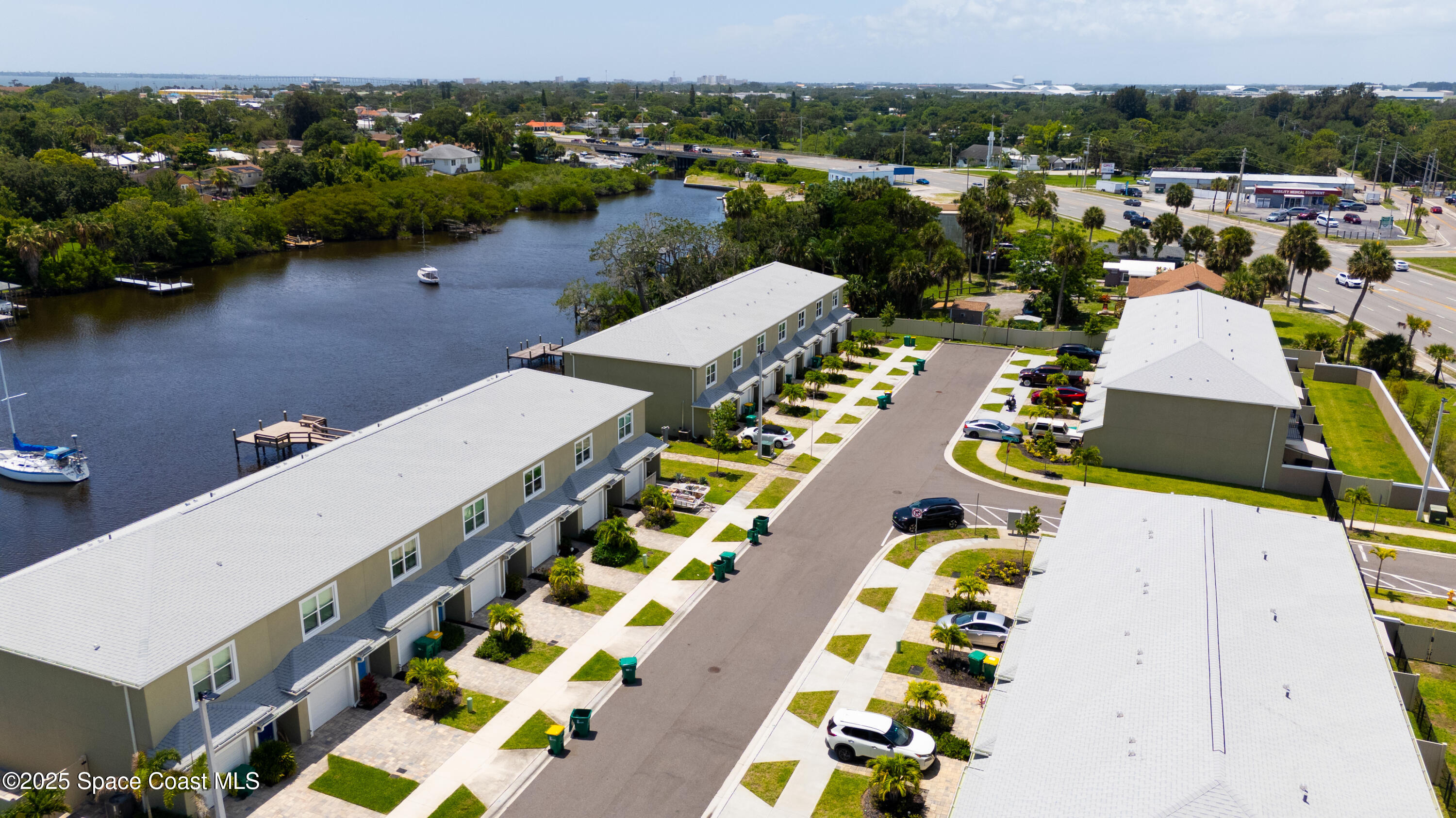 913 Paddleboard Court