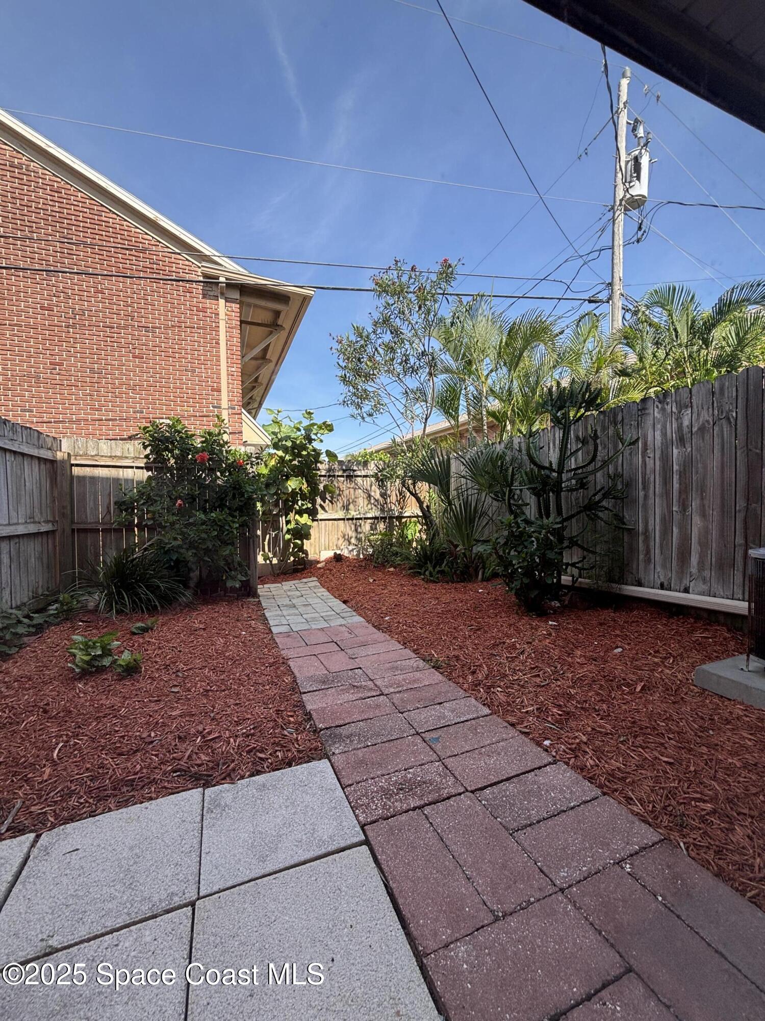 112 E Colonial Court 43