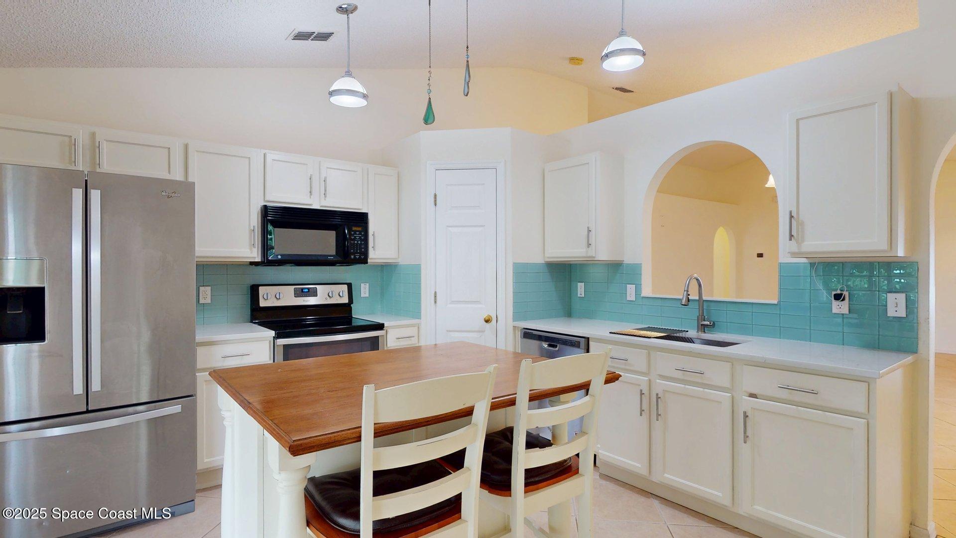2178 Redwood Circle