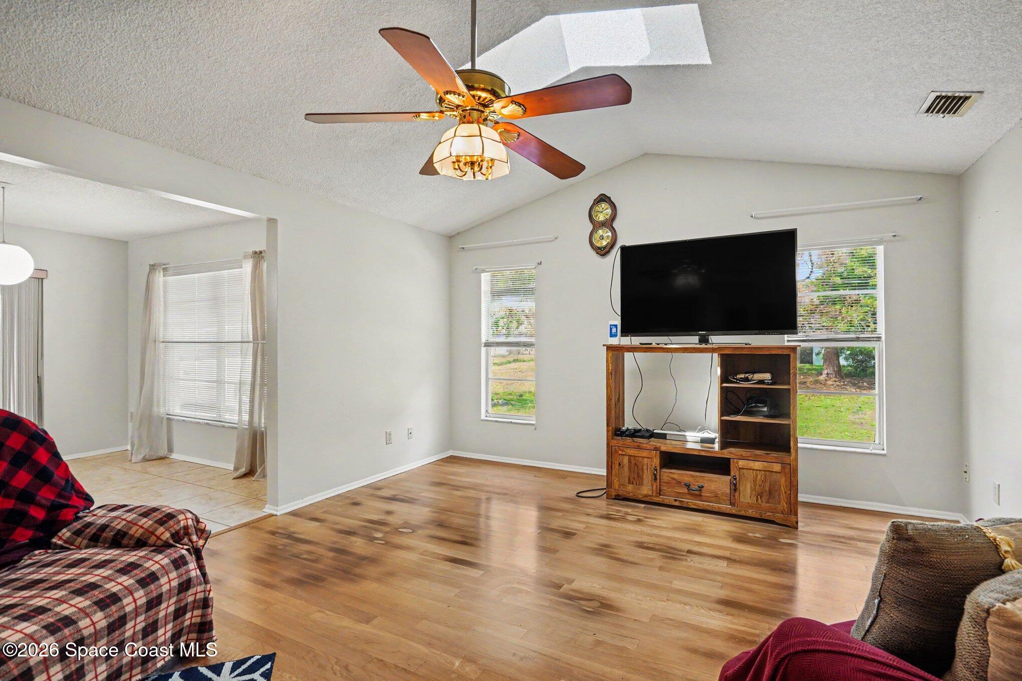 1206 Glencove Avenue NW