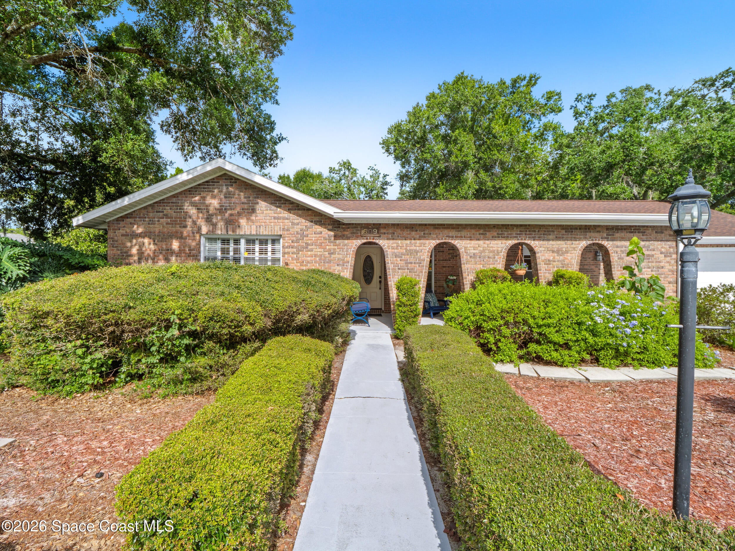 609 Manor Place