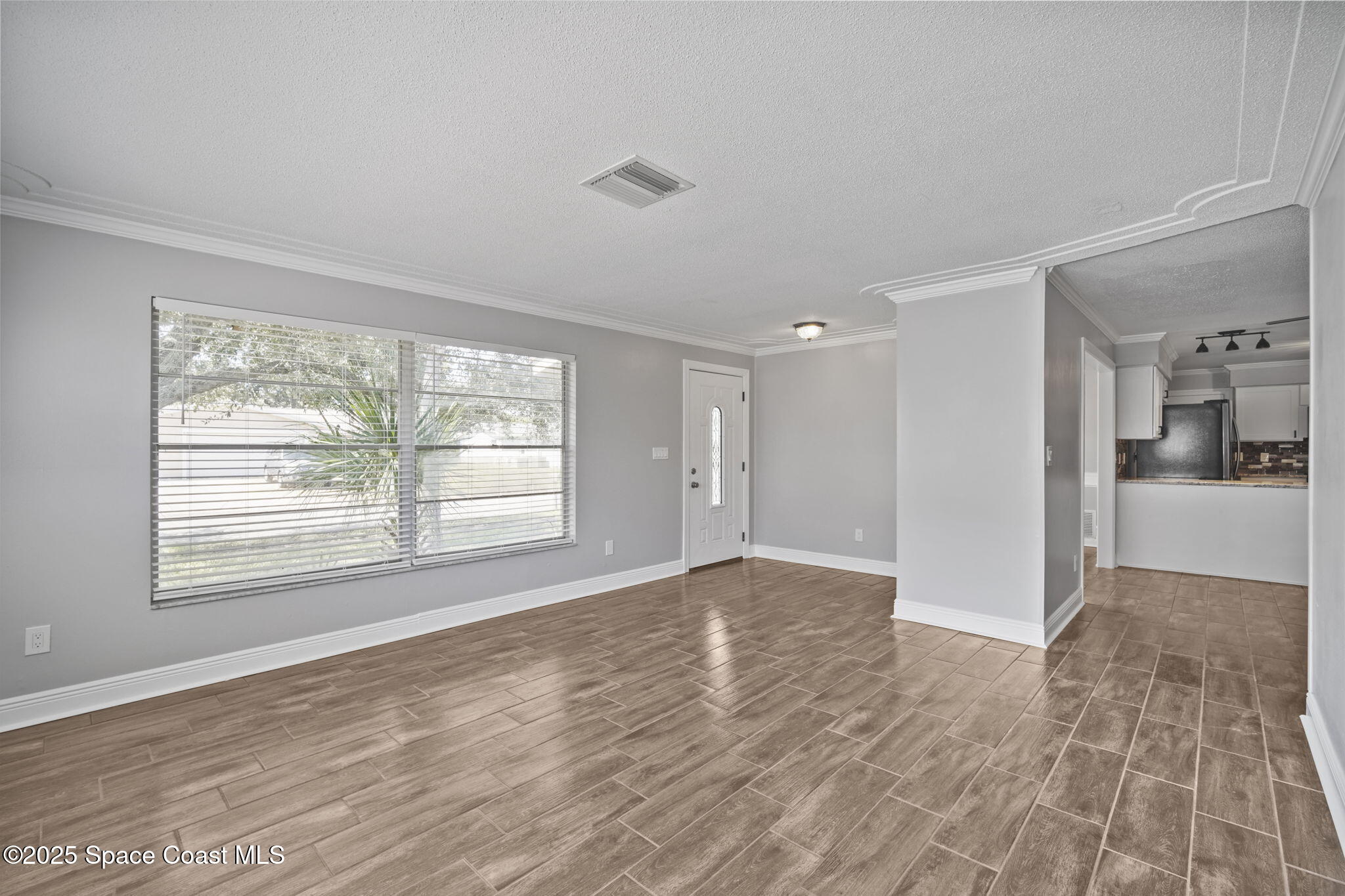 2724 Riviera Drive