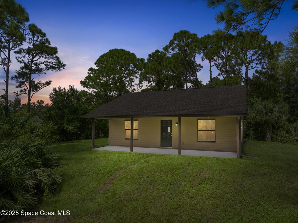 Photo of 8146 96th Court, Vero Beach, FL 32967 (MLS # 1059388)