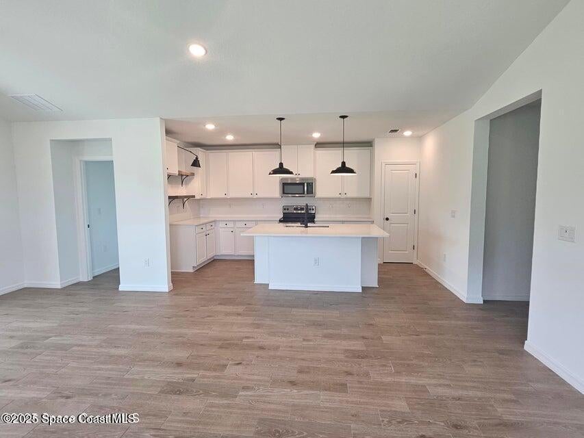 637 Bremerhaven Street NW 48