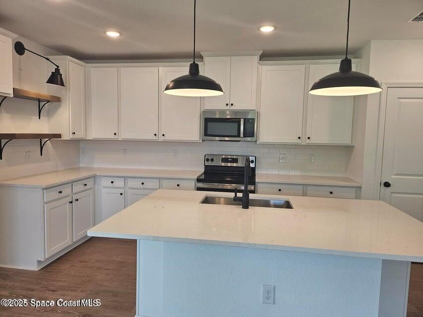 637 Bremerhaven Street NW 48