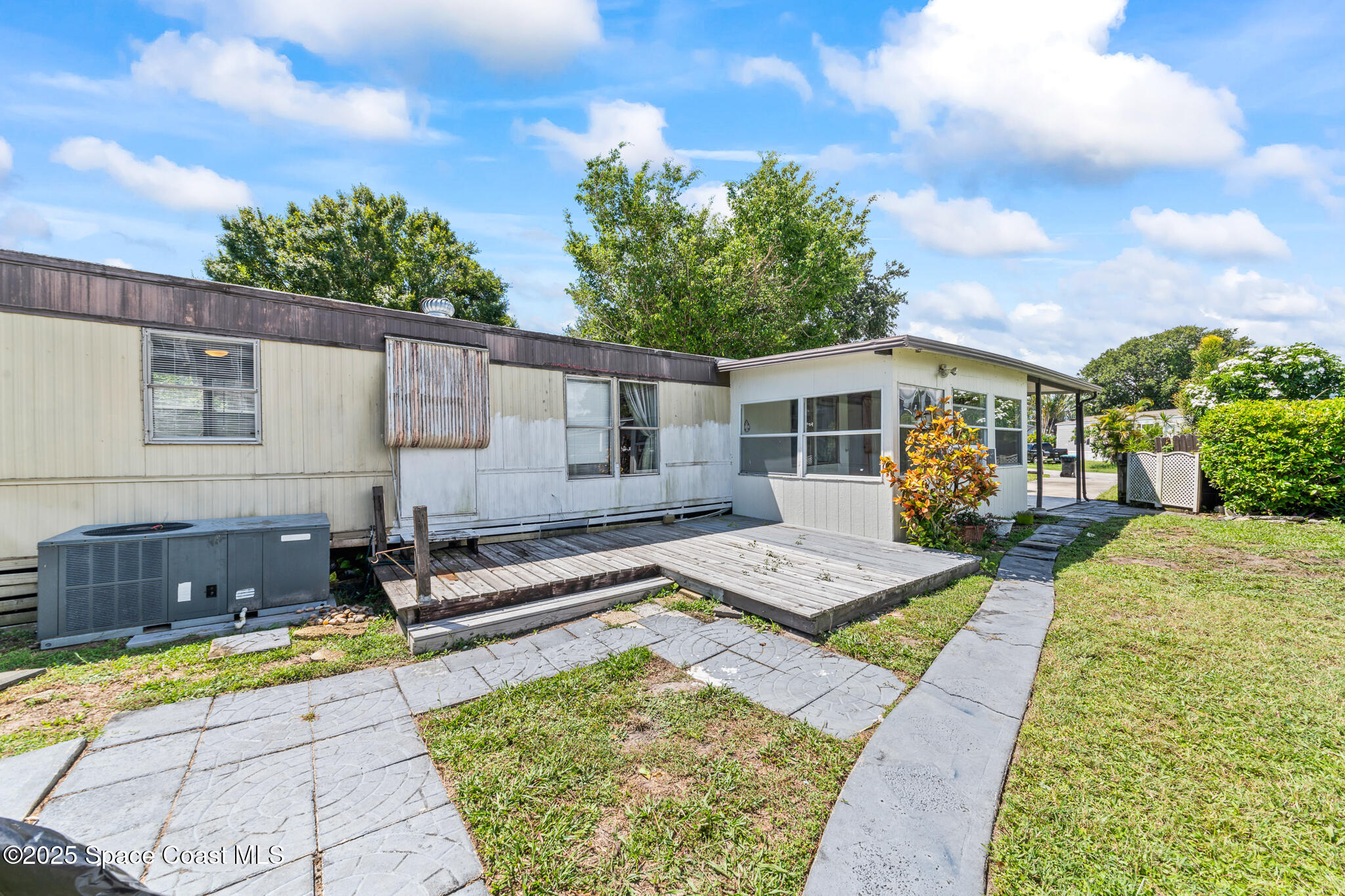 2591 Amberly Road NE