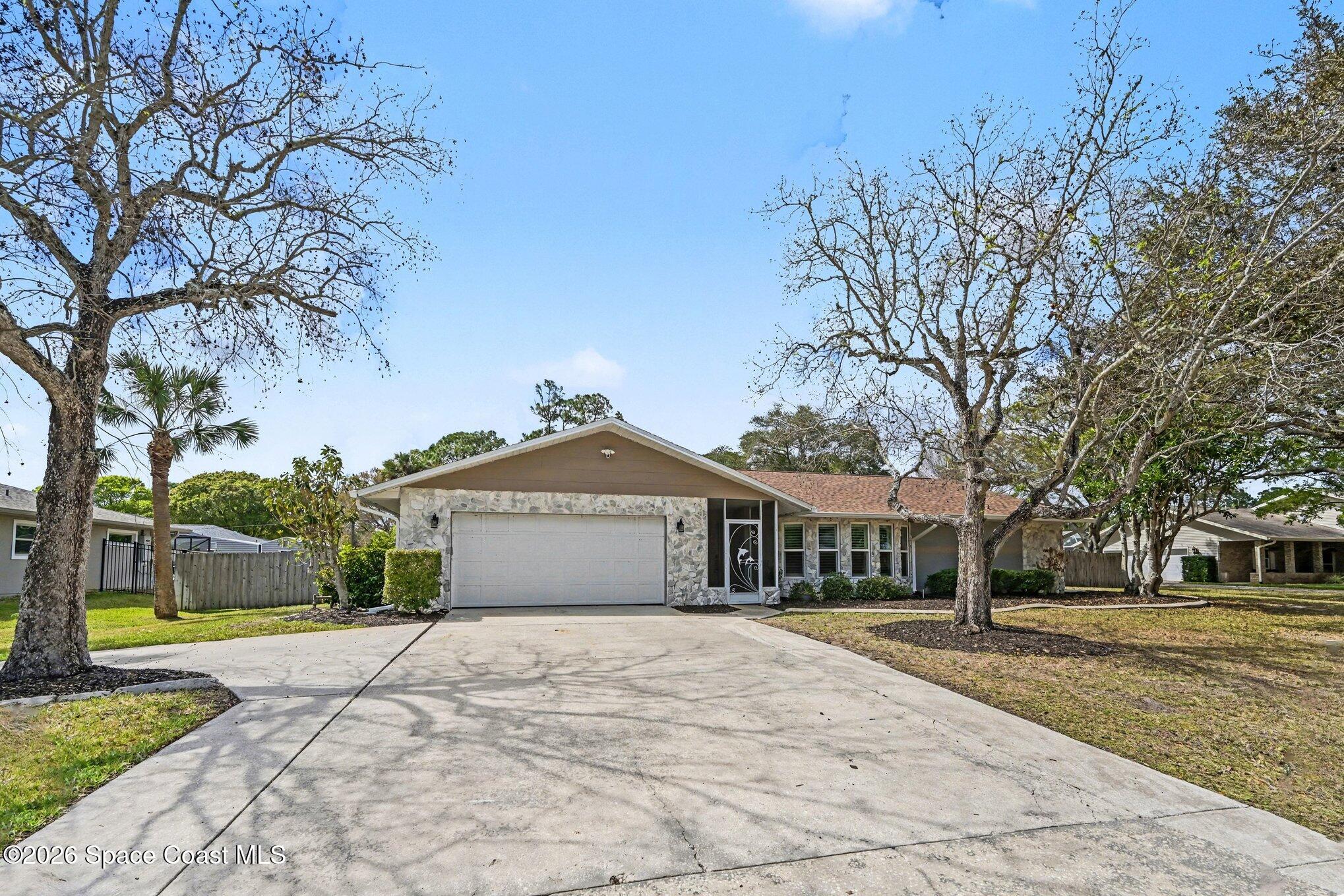 742 Penguin Avenue NE