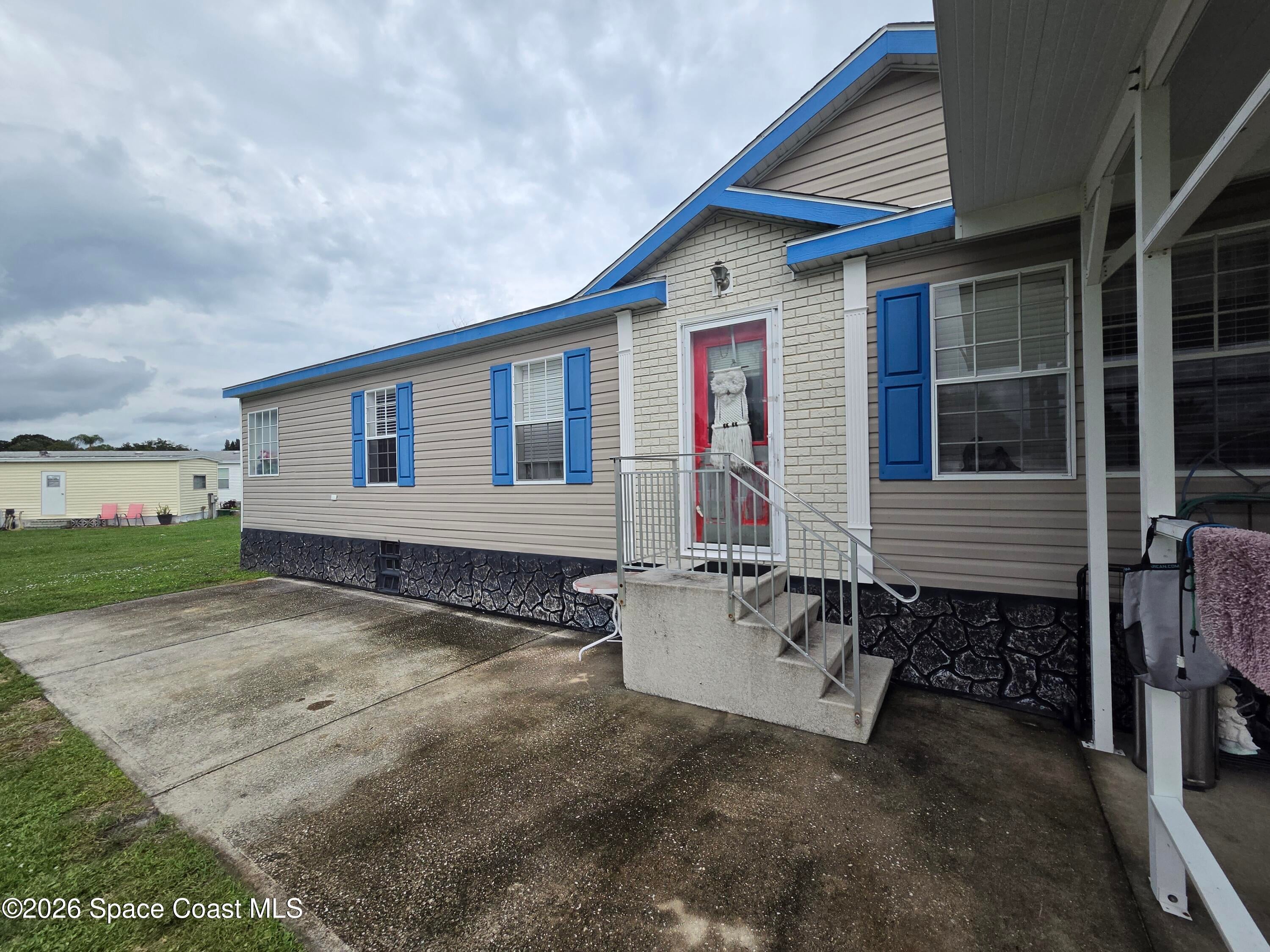 274 Charm Court NE