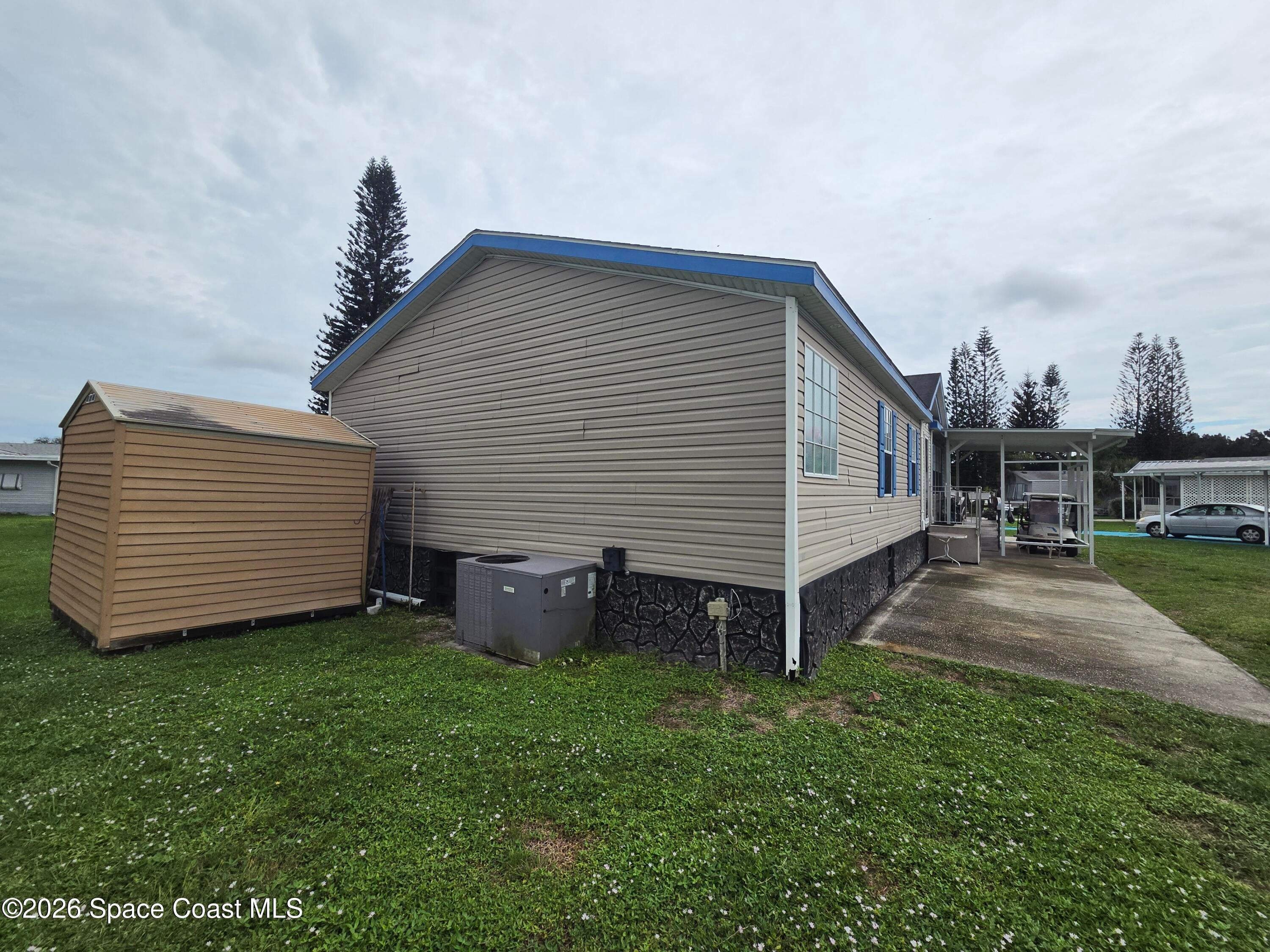 274 Charm Court NE