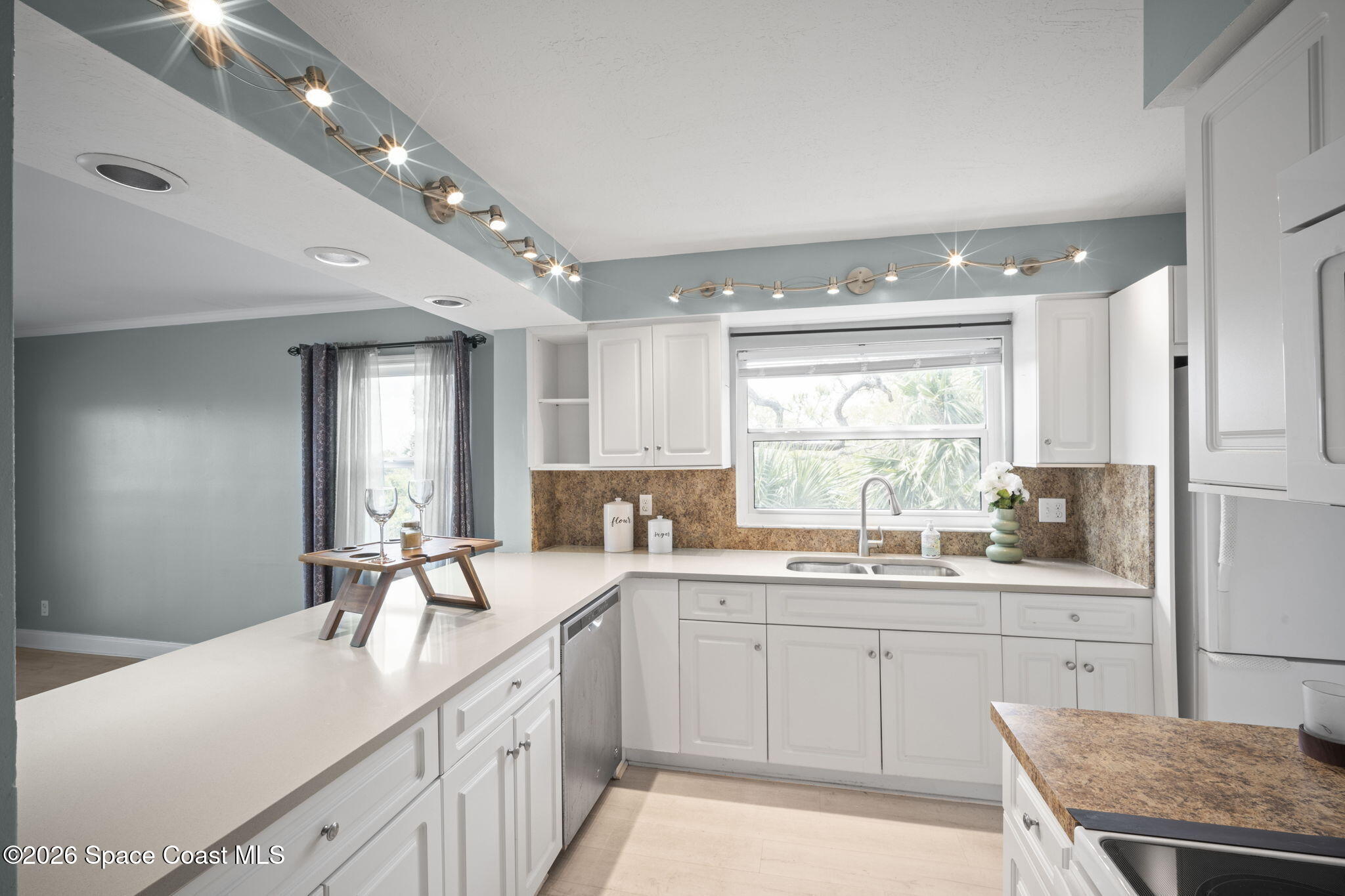 1540 Riverside Drive 12