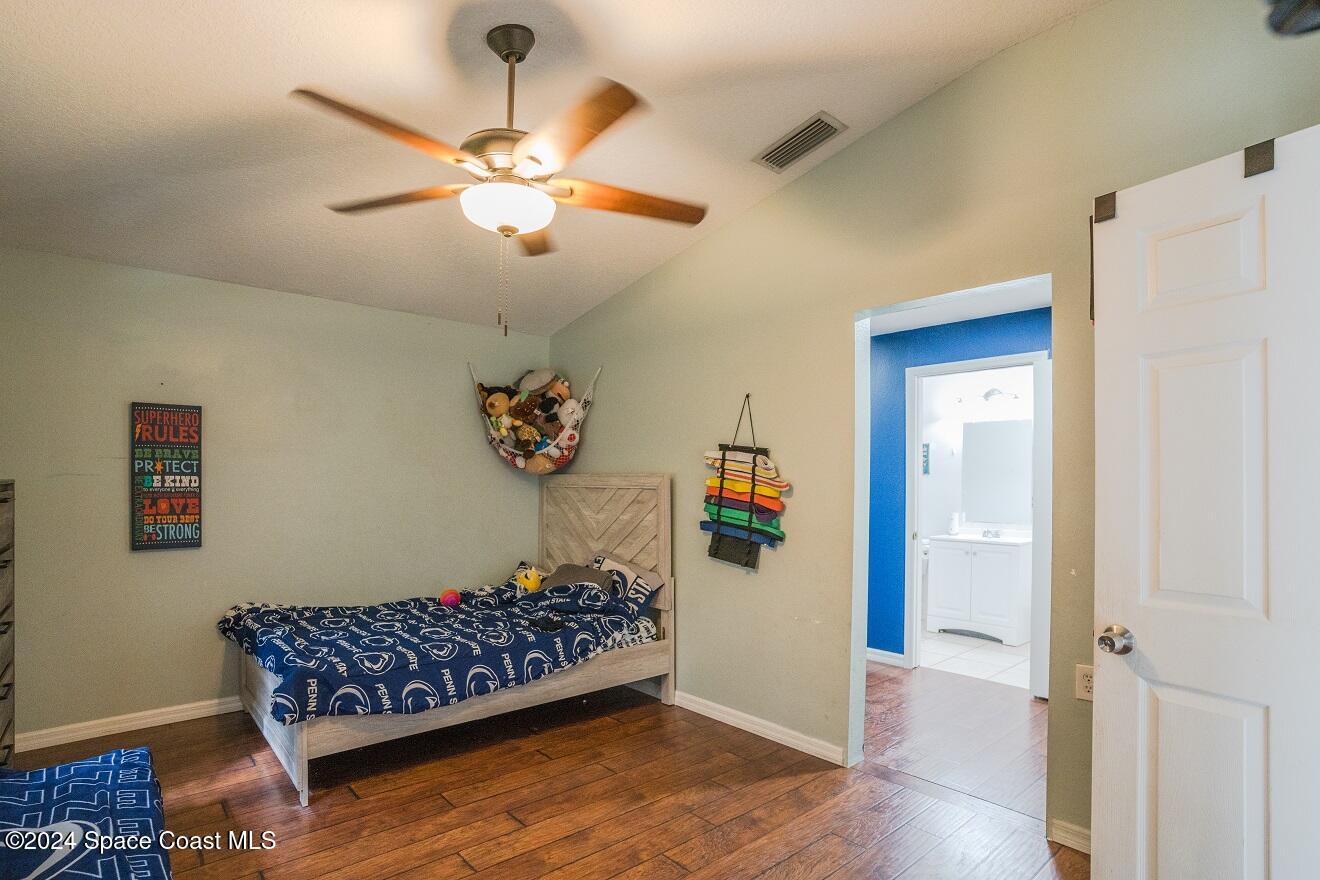 461 Neptune Drive NE